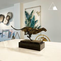Tượng Đồng Báo Săn Mồi Phong Thủy - Biểu Tượng Quyền Lực