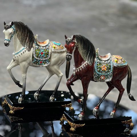 Trang Trí Để Bàn - Chiến Mã Hoàng Gia