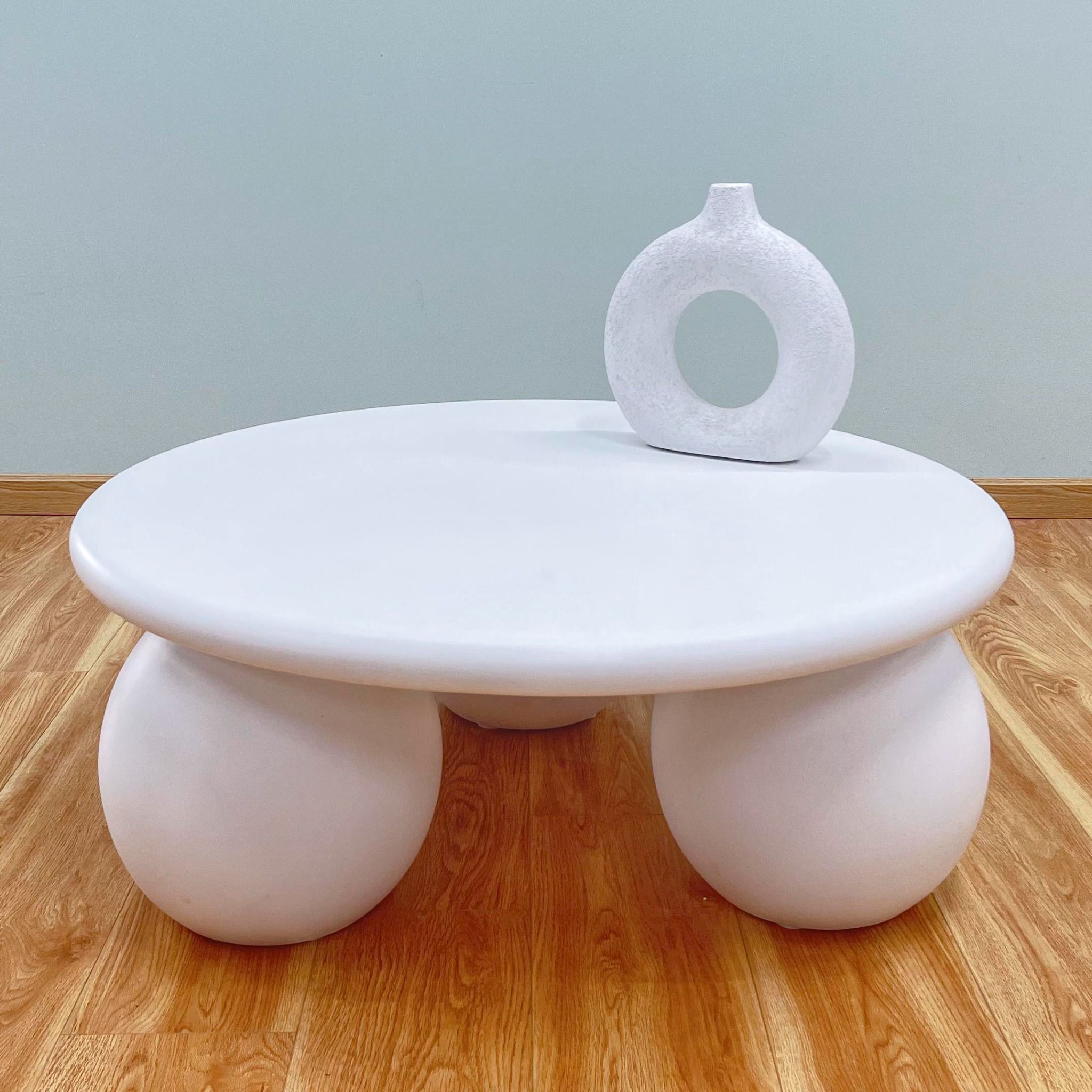  White Round Lightweight Concrete Coffee Table 