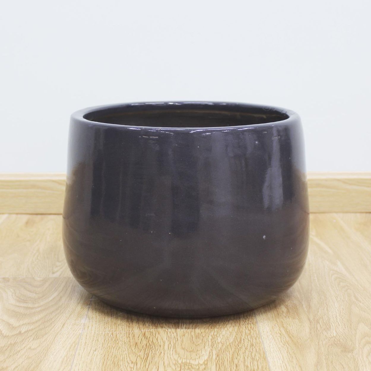  Ceramic Planter with Glossy Dark Finish | AUD090 