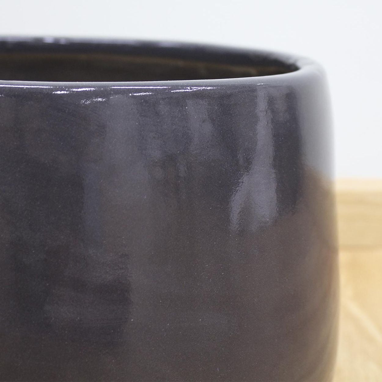  Ceramic Planter with Glossy Dark Finish | AUD090 