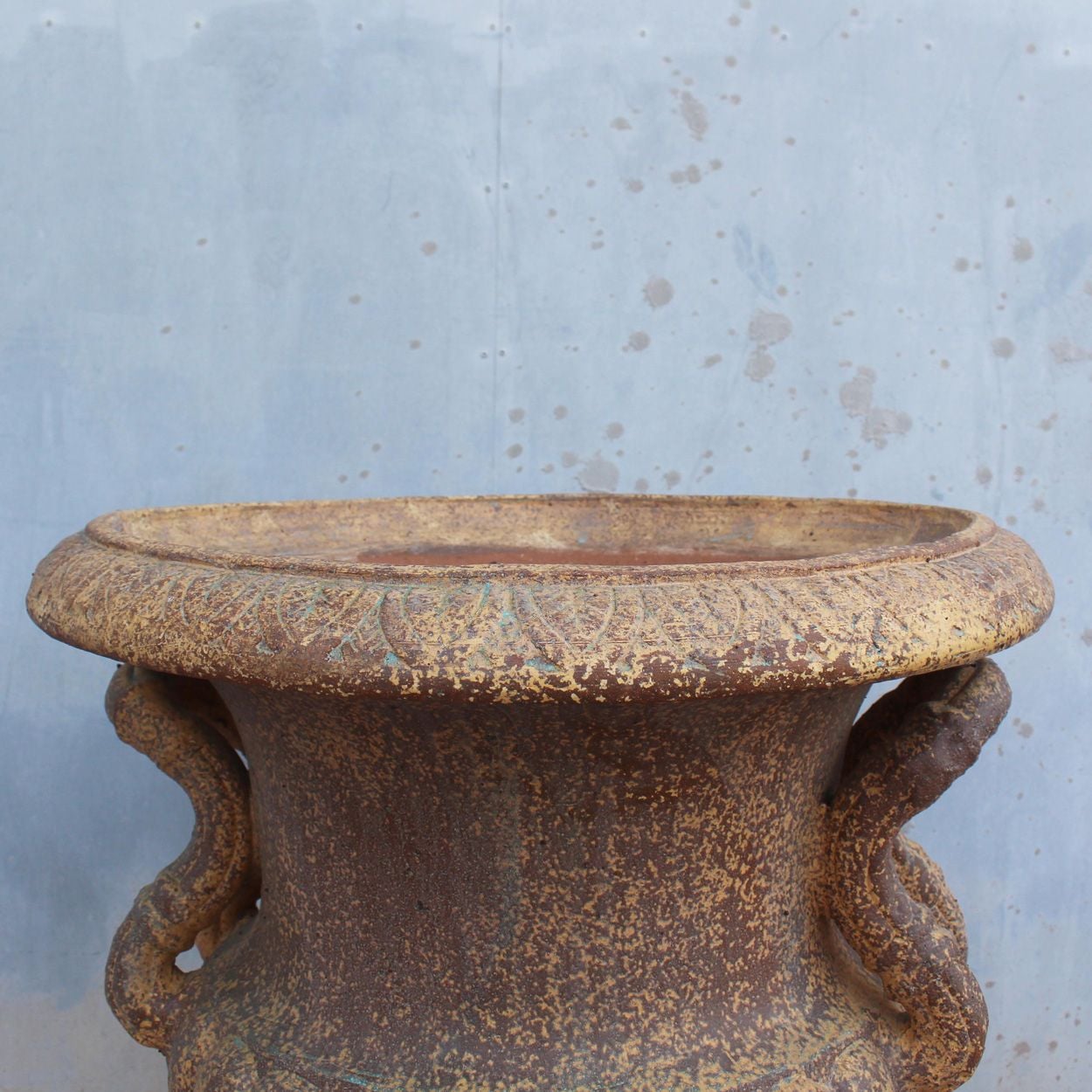  Classic Mediterranean-Style Ceramic Urn Planter | AUP059 
