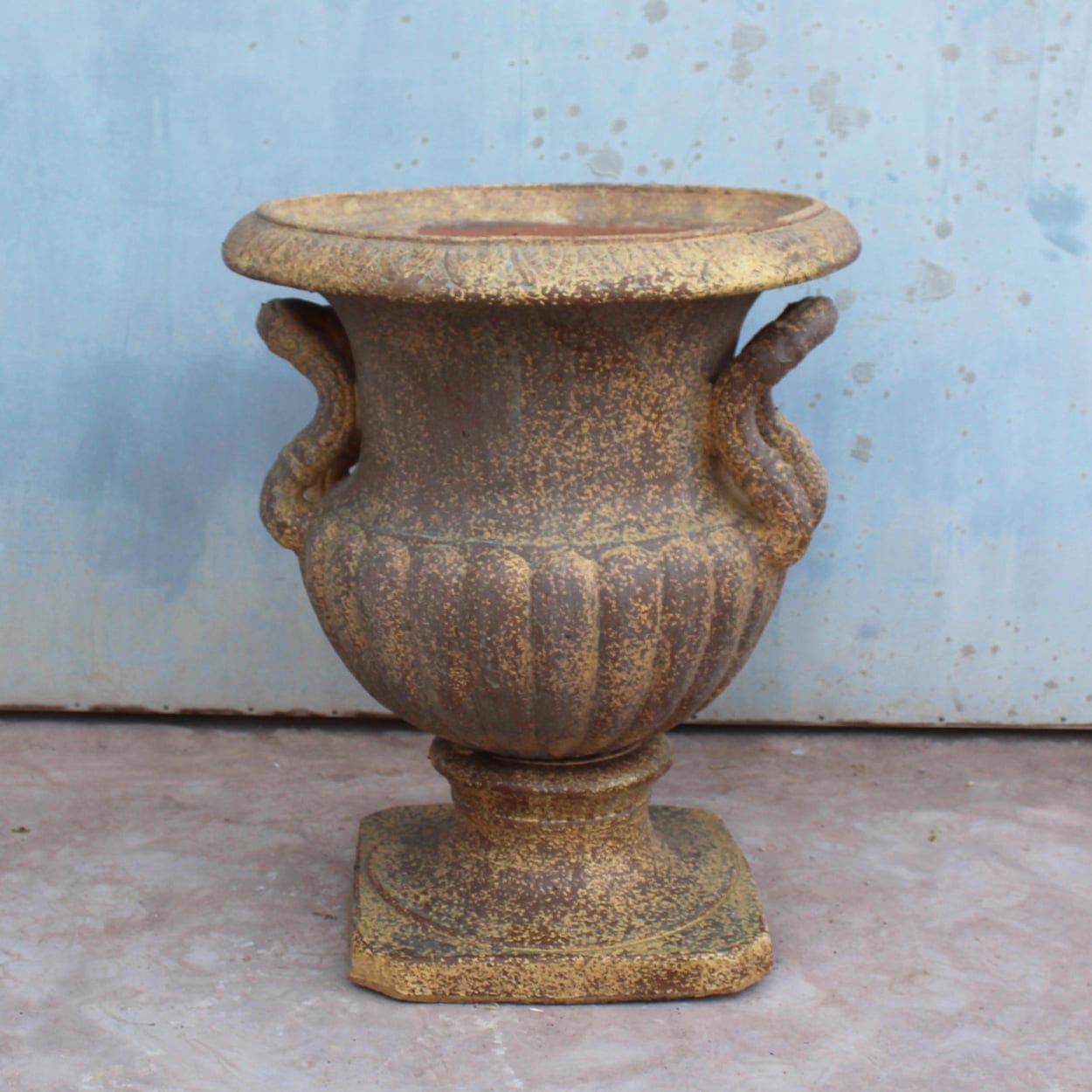  Classic Mediterranean-Style Ceramic Urn Planter | AUP059 