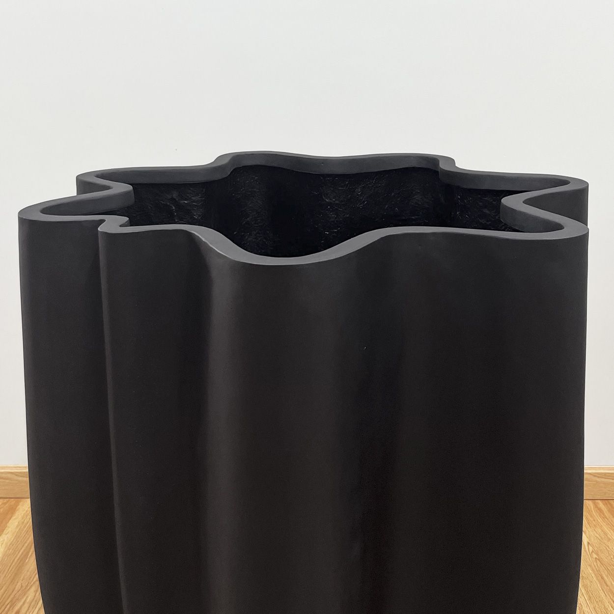  Elegant Matte Black Pots Planter | AUFS121 