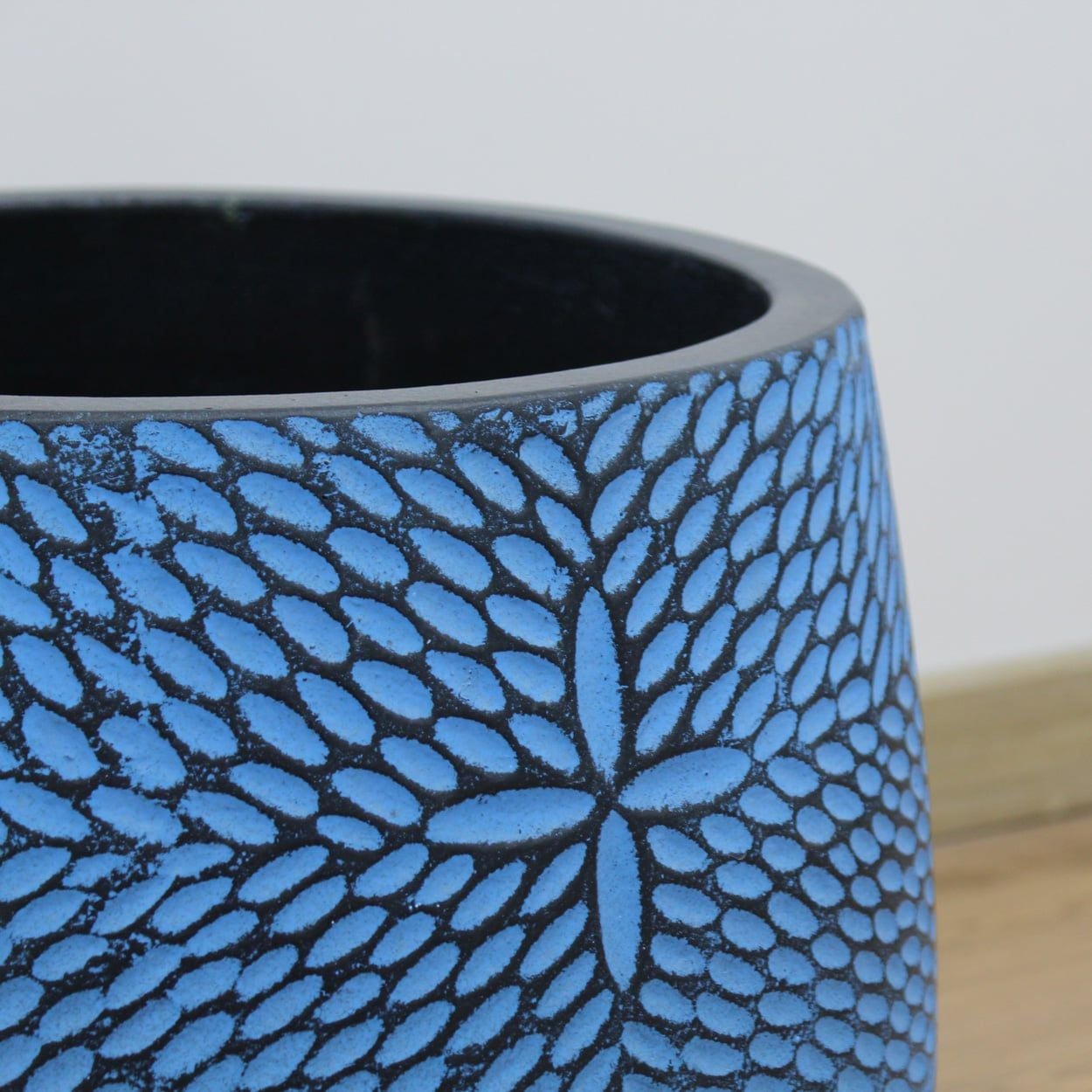  Leaf Texture Round Fibercement Planter | AUFC004 