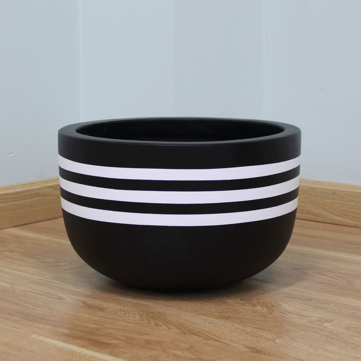  Low Round Lightweight Concrete Planter | AUFC017 