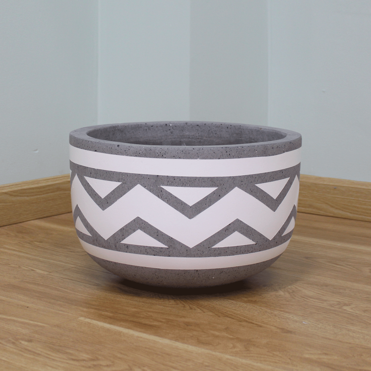  Low Round Lightweight Concrete Planter | AUFC017 