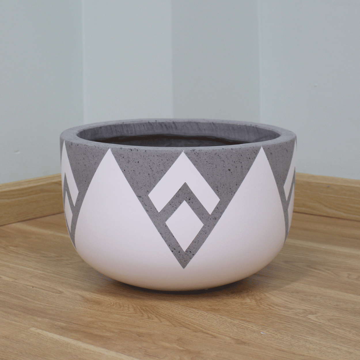  Low Round Lightweight Concrete Planter | AUFC017 