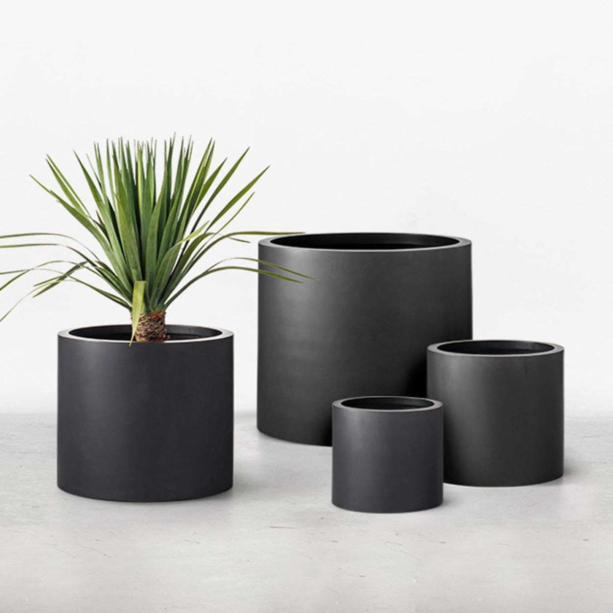  Matte Black Fiberglass Planter | AUFS034 