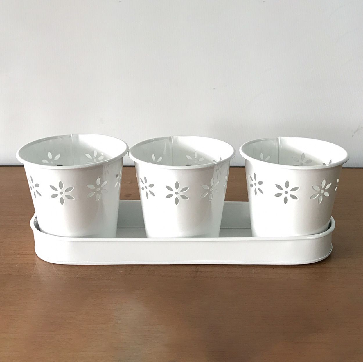  White Flower-Cutout Metal Planter | AUM053 