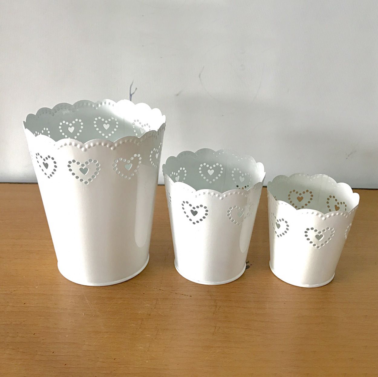  White Heart-Cutout Metal Planter | AUM048 