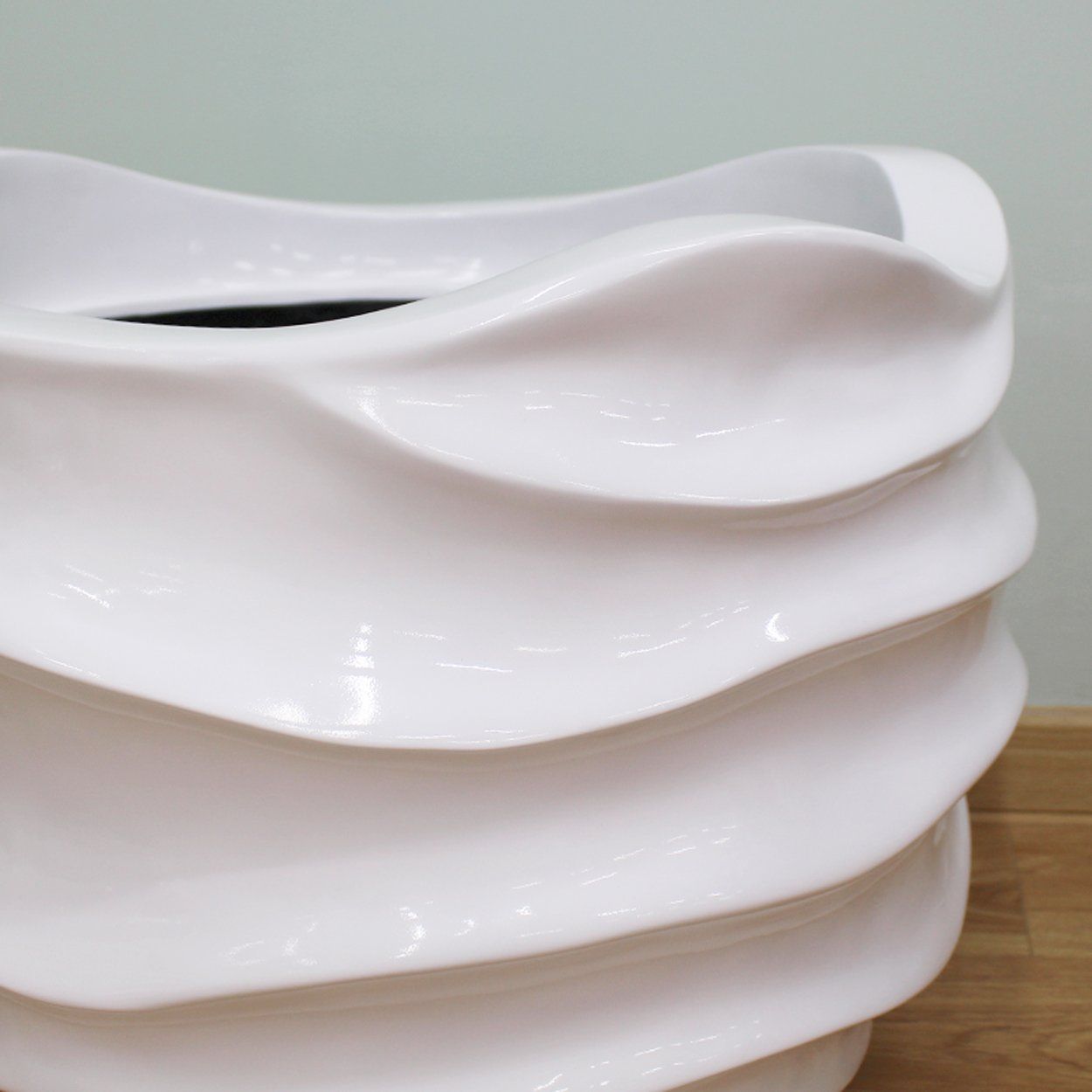  White Round With Wavy Pattern Pots Planter | AUFS109 