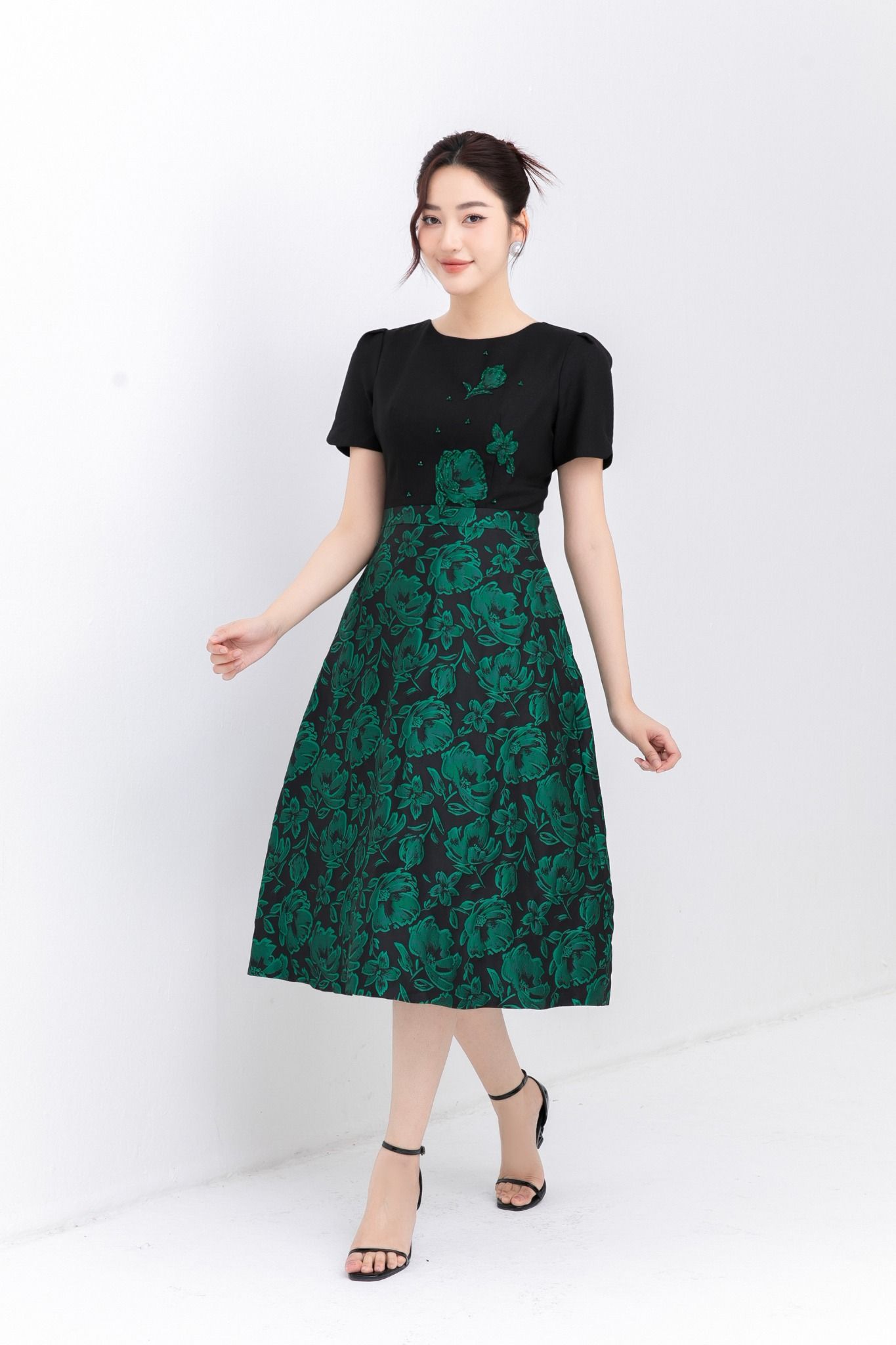 ĐẦM TIỆC GẤM HOA D09142