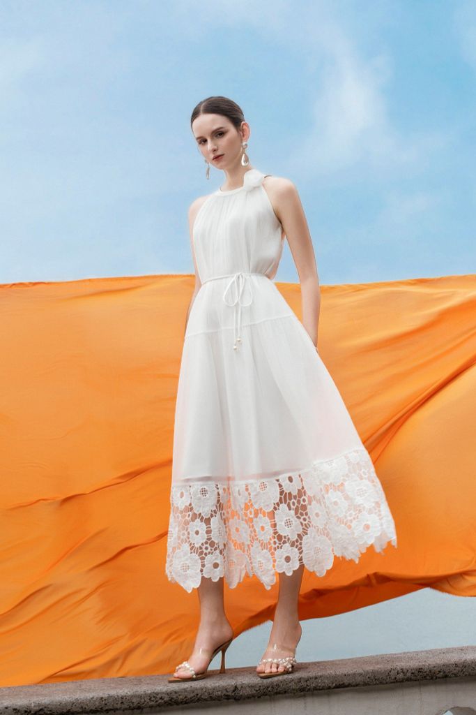 ĐẦM MAXI TRẮNG CỔ YẾM D00022