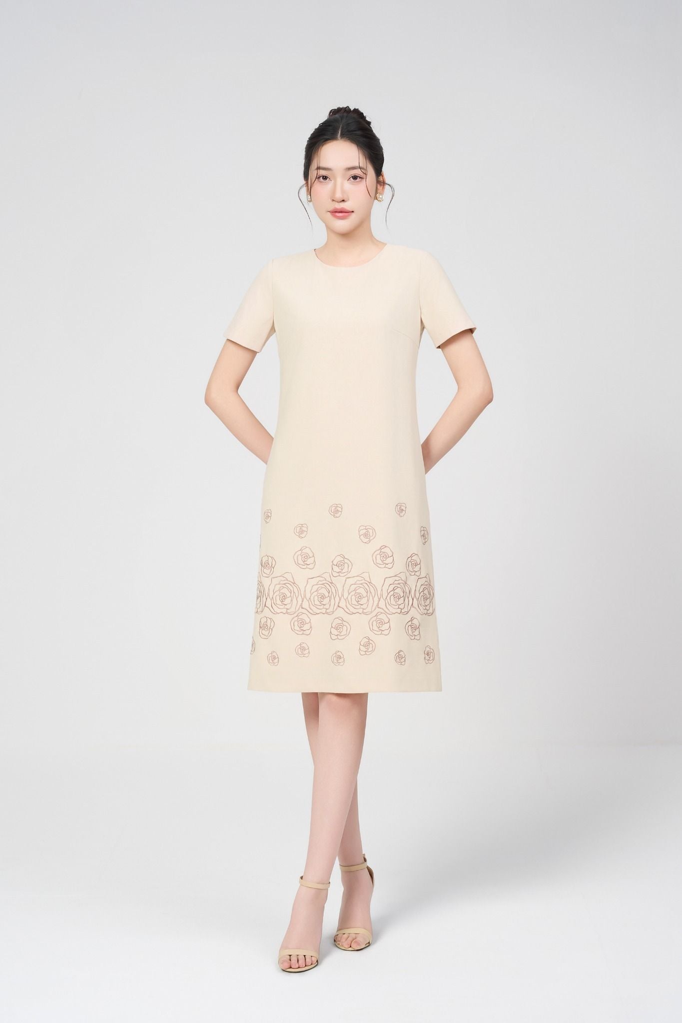 ĐẦM SUÔNG THÊU HOA D18052