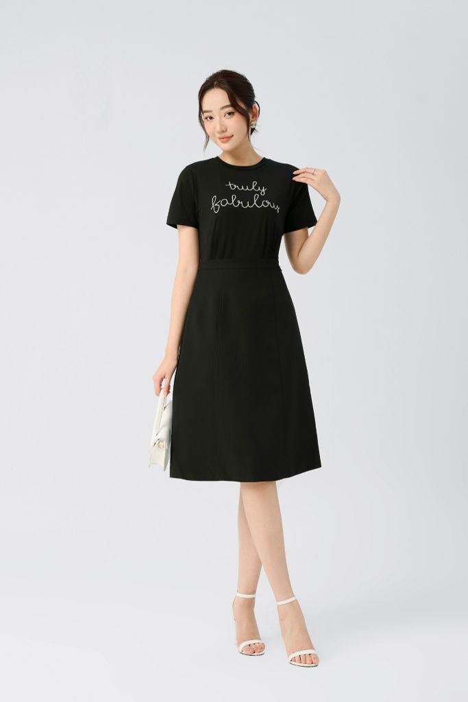 ĐẦM ĐEN THÊU CHỮ D40362