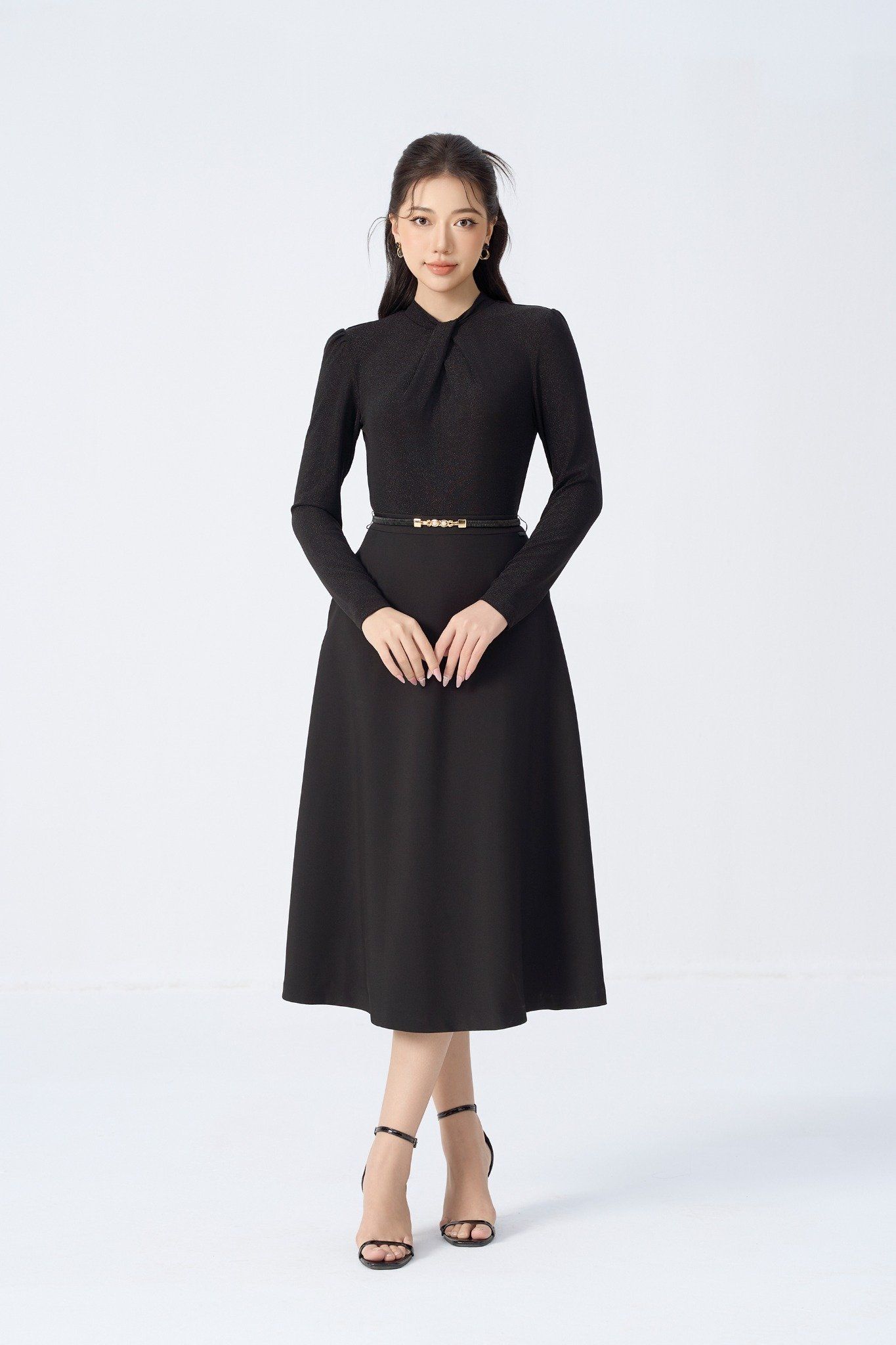 ĐẦM ĐEN CỔ XOẮN D10762