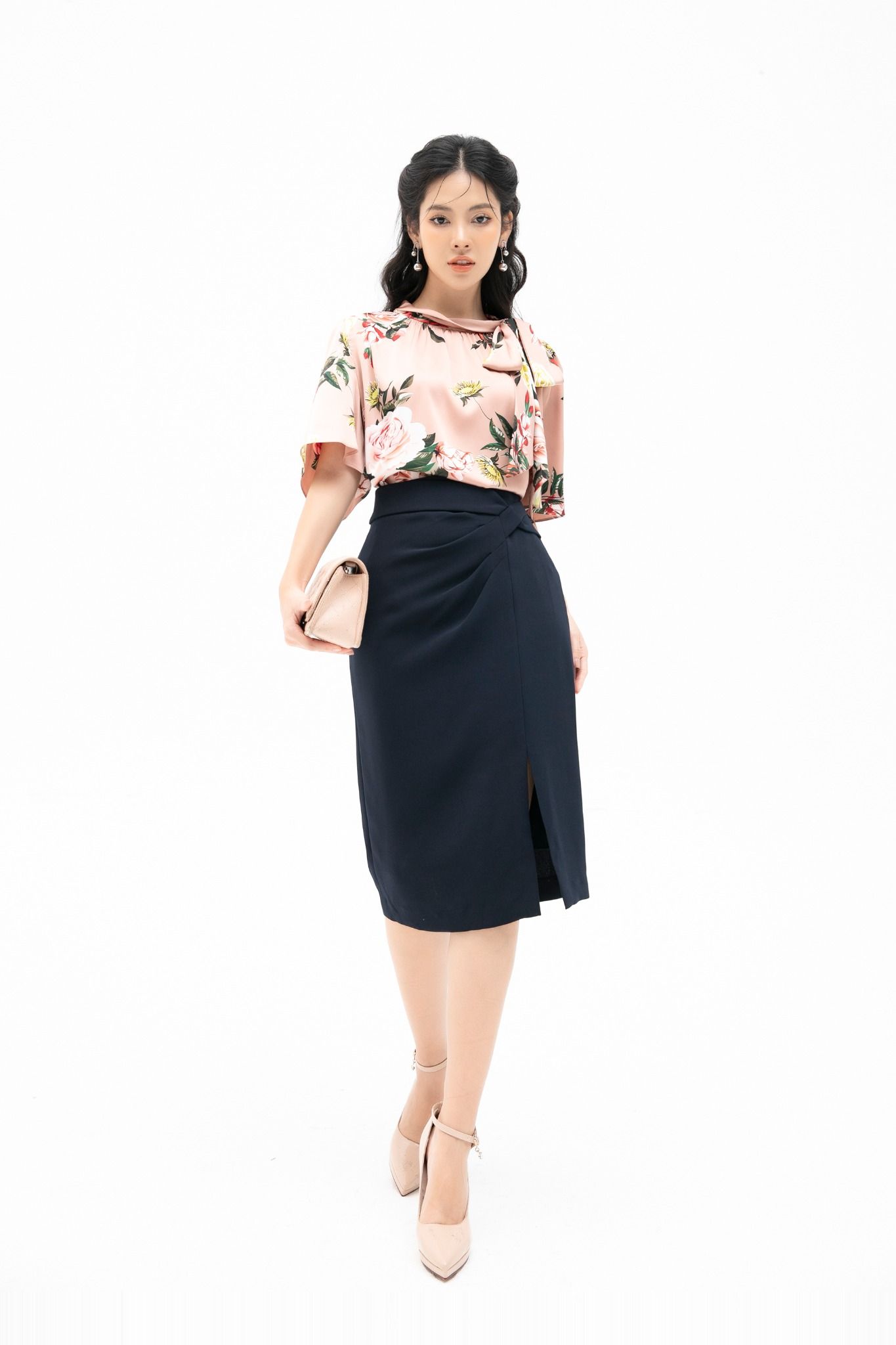 GIGI  Chân váy bút chì xẻ tà cut out thời trang