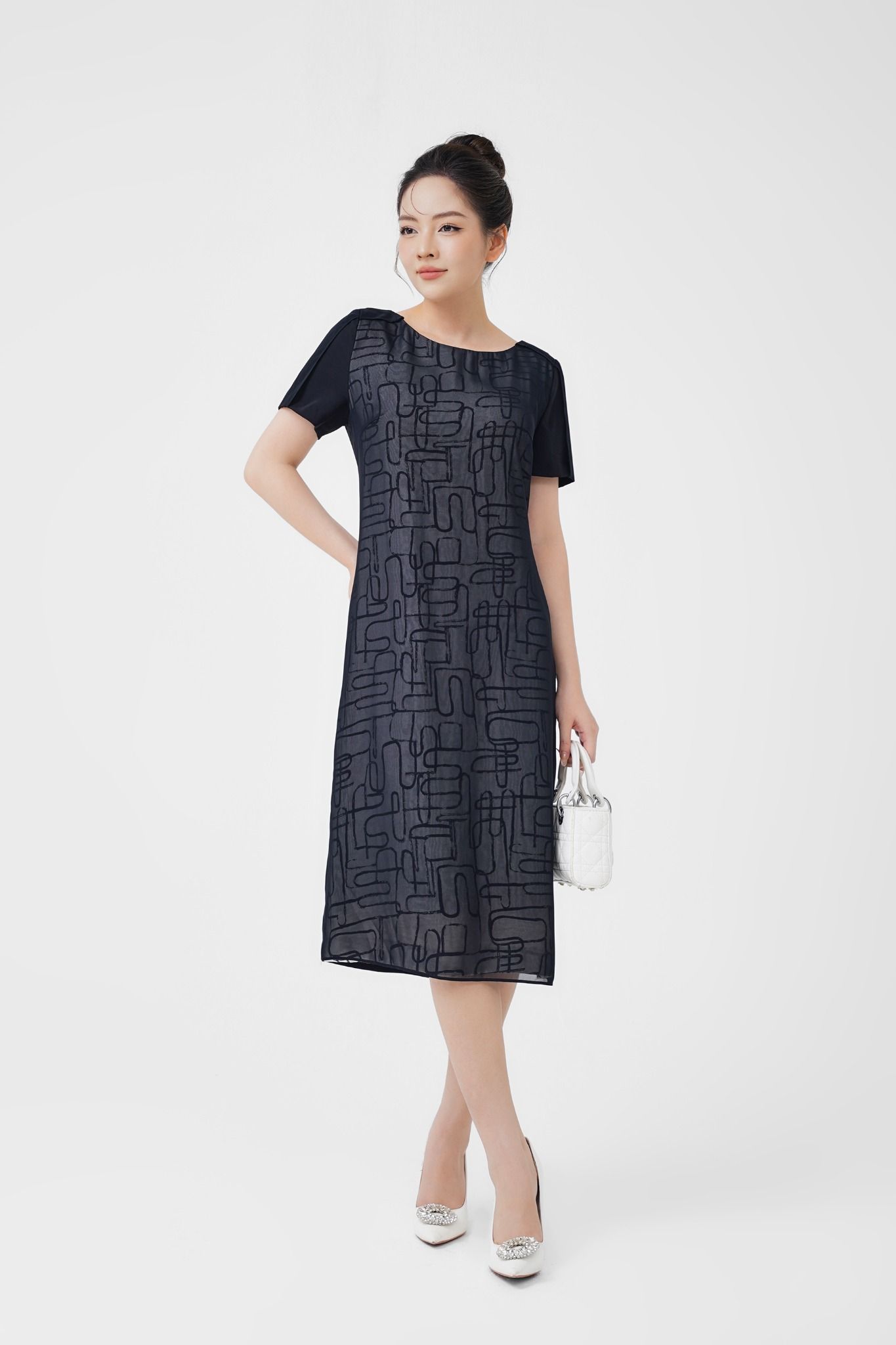 ĐẦM SUÔNG ĐEN IN HỌA TIẾT D03882