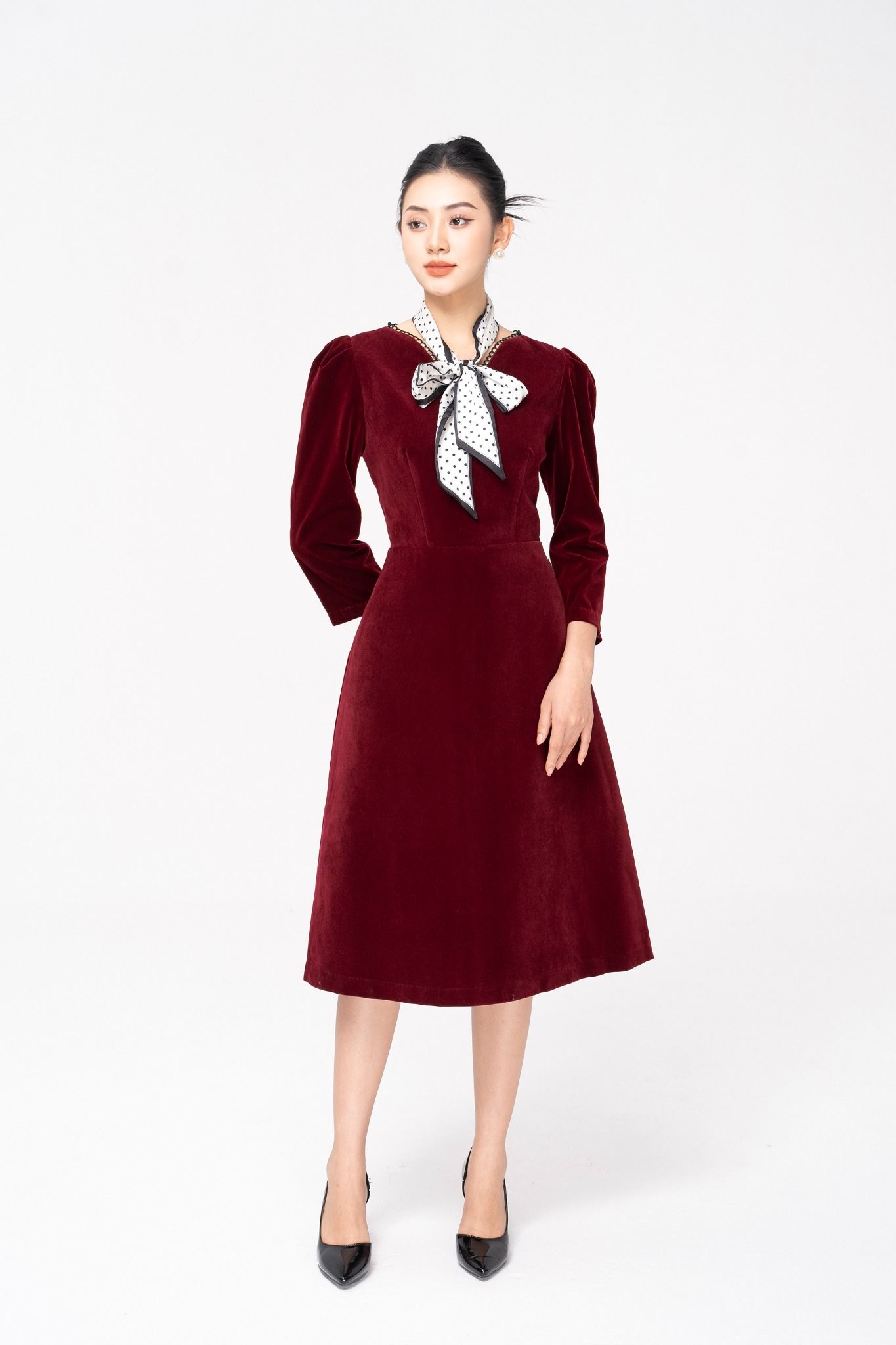Váy nhung đỏ cut out tay bồng dáng dài