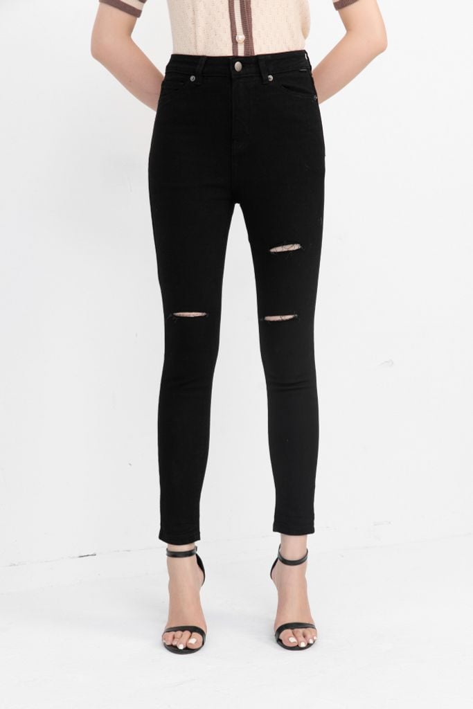  QUẦN JEANS RÁCH GỐI Q67132 