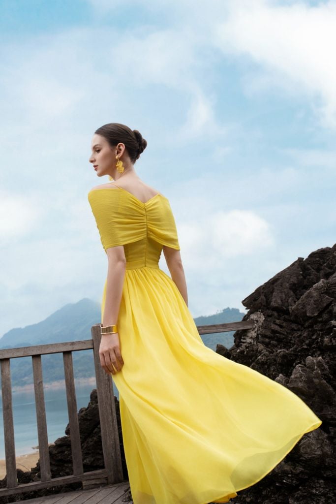  ĐẦM MAXI VÀNG TRỄ VAI D00262 