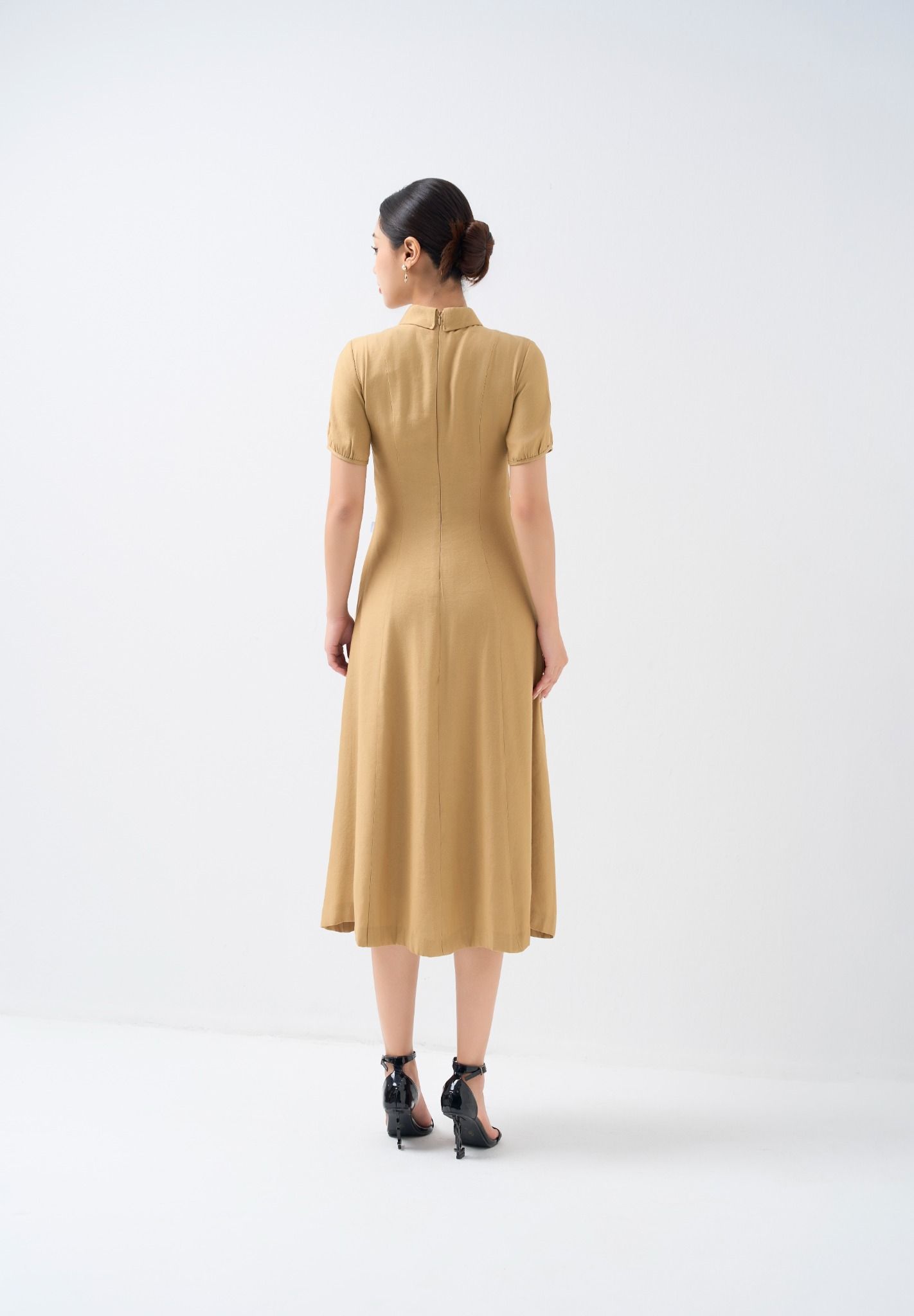 ĐẦM NÂU CỔ BẺ D02172