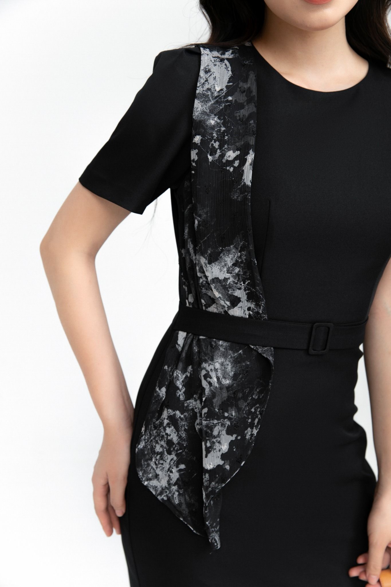 ĐẦM ÔM ĐEN D02992