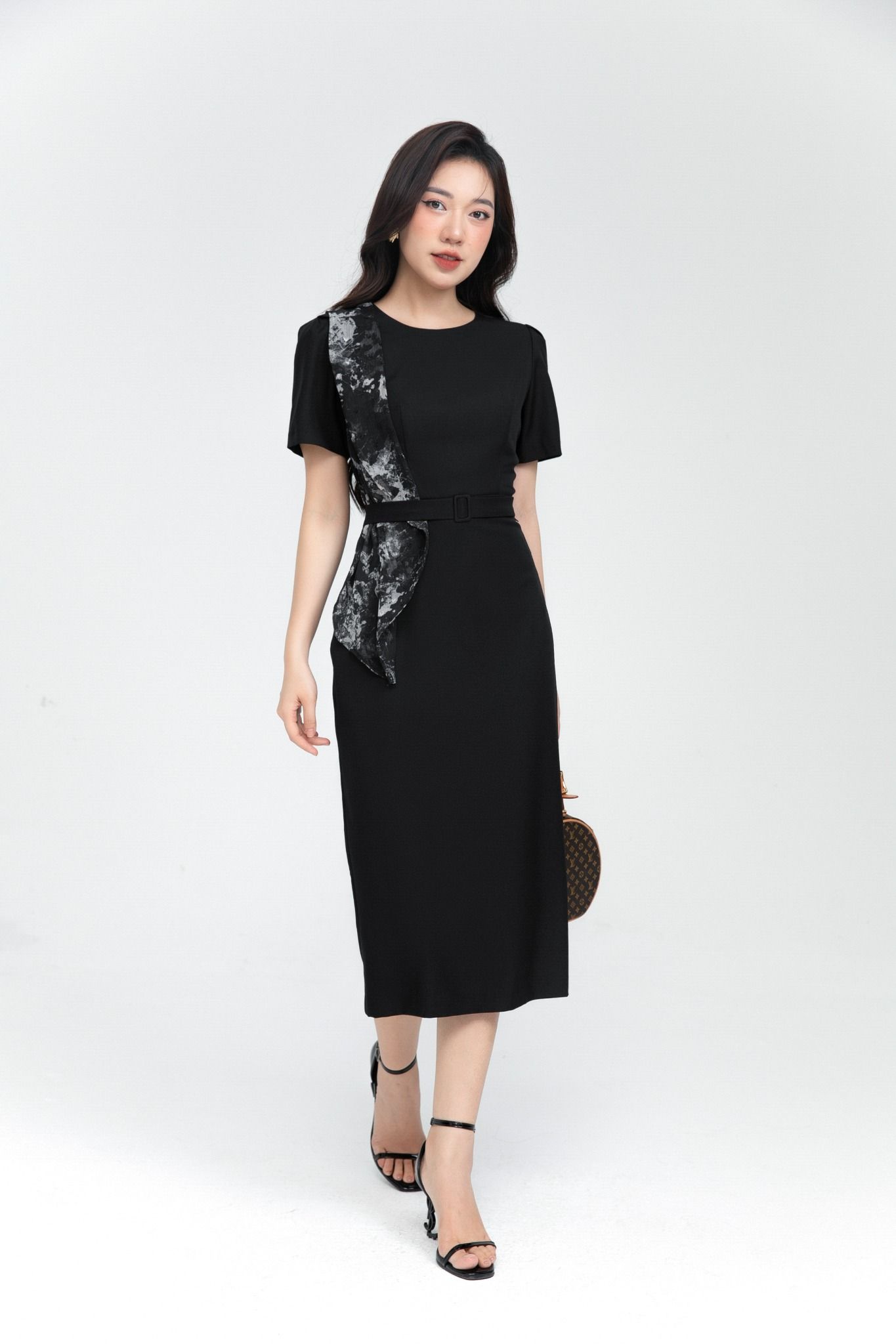 ĐẦM ÔM ĐEN D02992