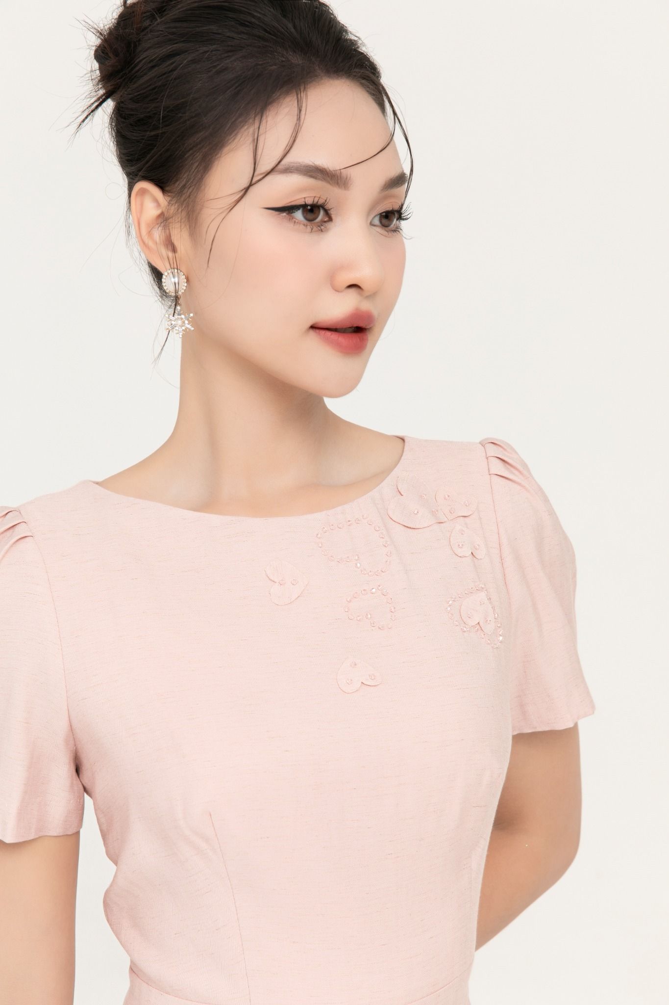 ĐẦM HỒNG THIẾT KẾ ĐÍNH CƯỜM D03112