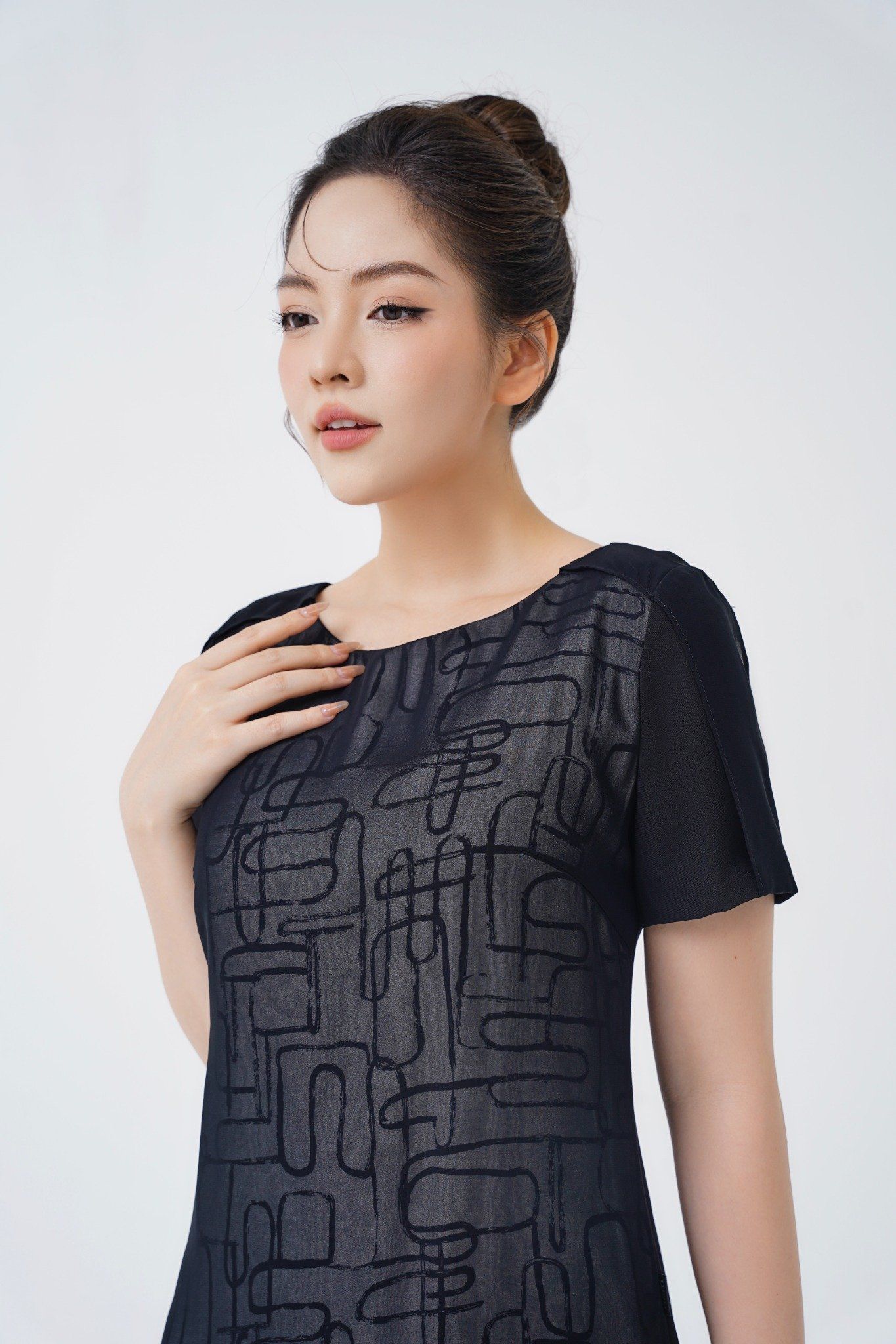 ĐẦM SUÔNG ĐEN IN HỌA TIẾT D03882