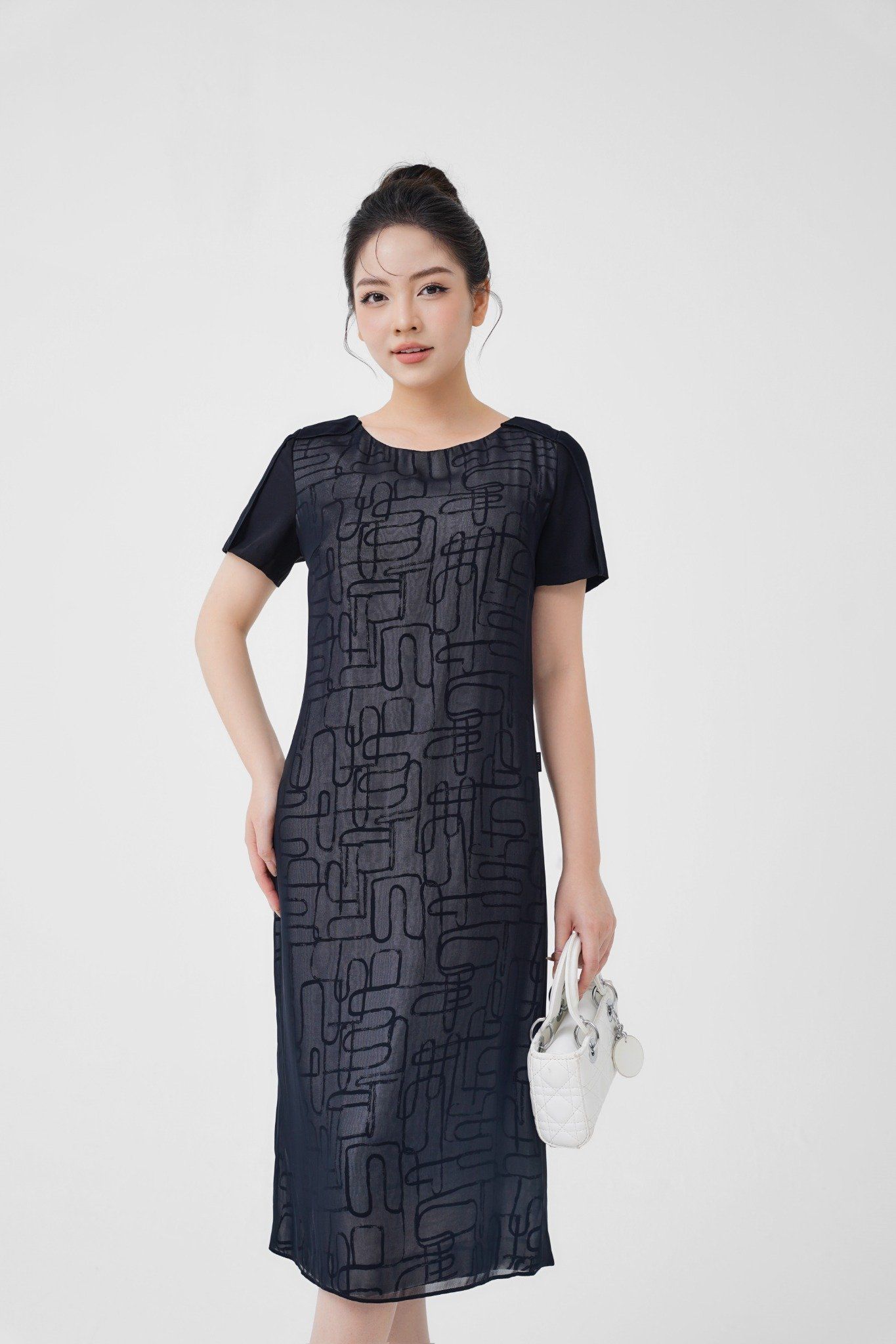 ĐẦM SUÔNG ĐEN IN HỌA TIẾT D03882