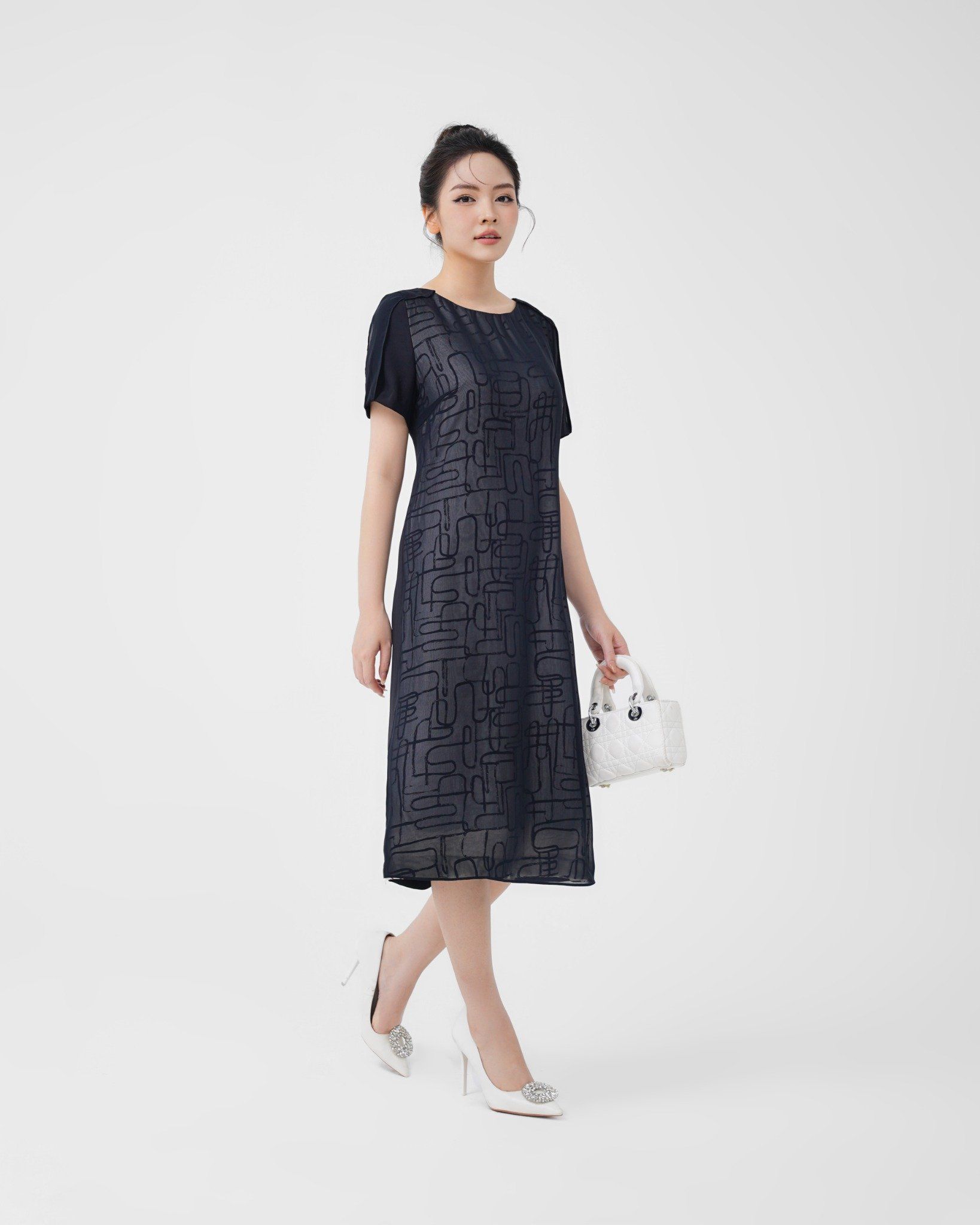 ĐẦM SUÔNG ĐEN IN HỌA TIẾT D03882