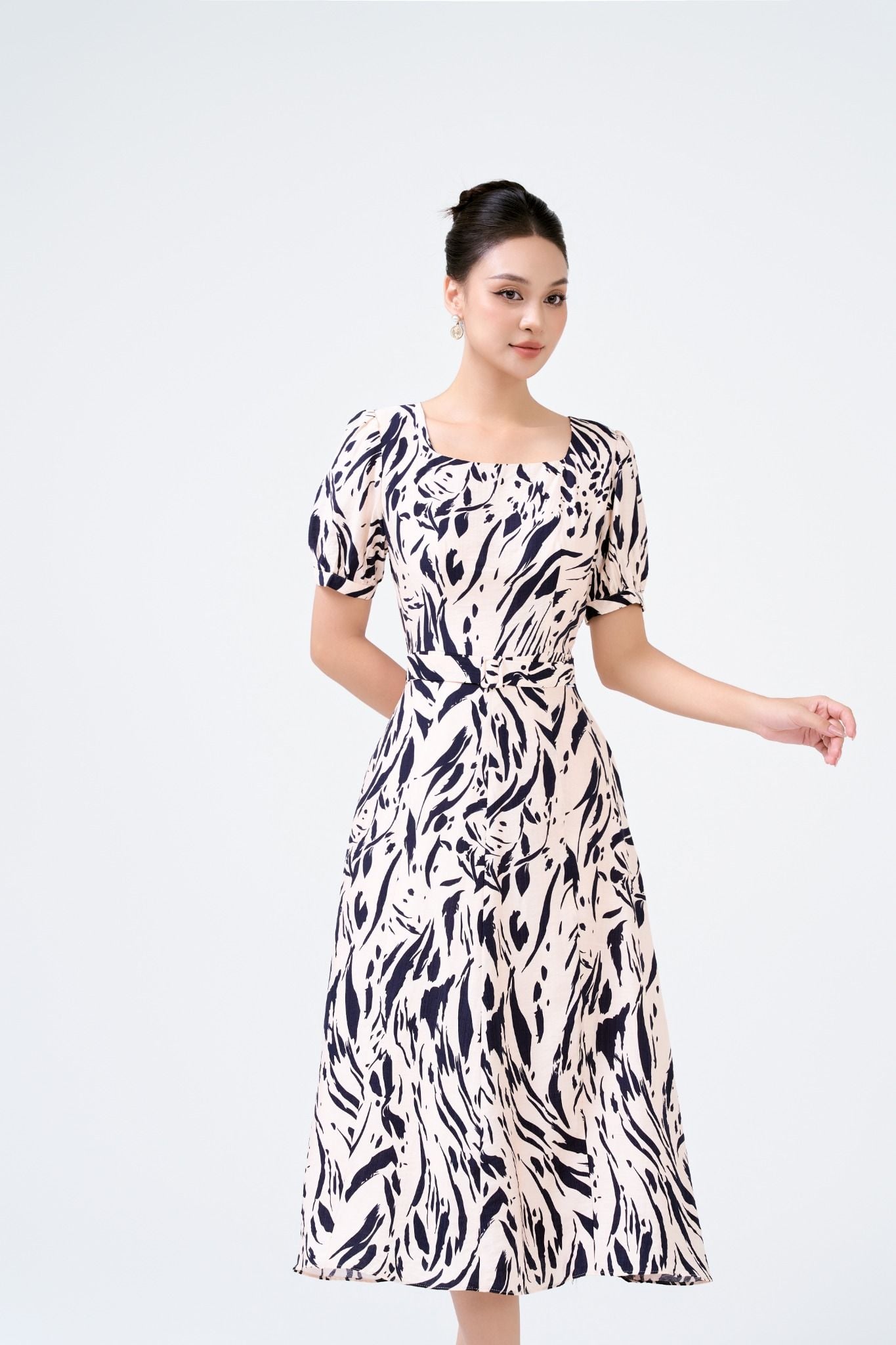 ĐẦM HỌA TIẾT KÈM ĐAI D06032