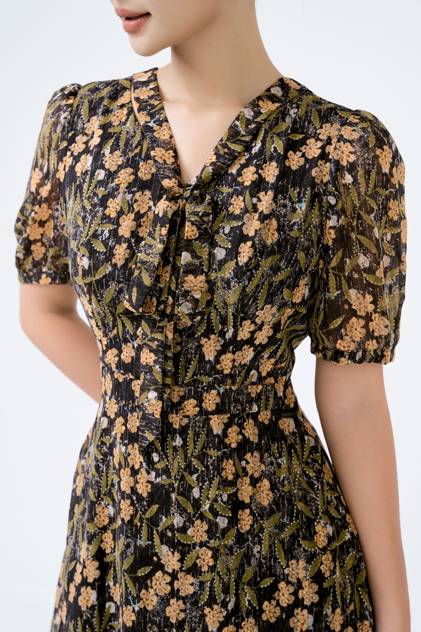 ĐẦM HOA CỔ NƠ D06372