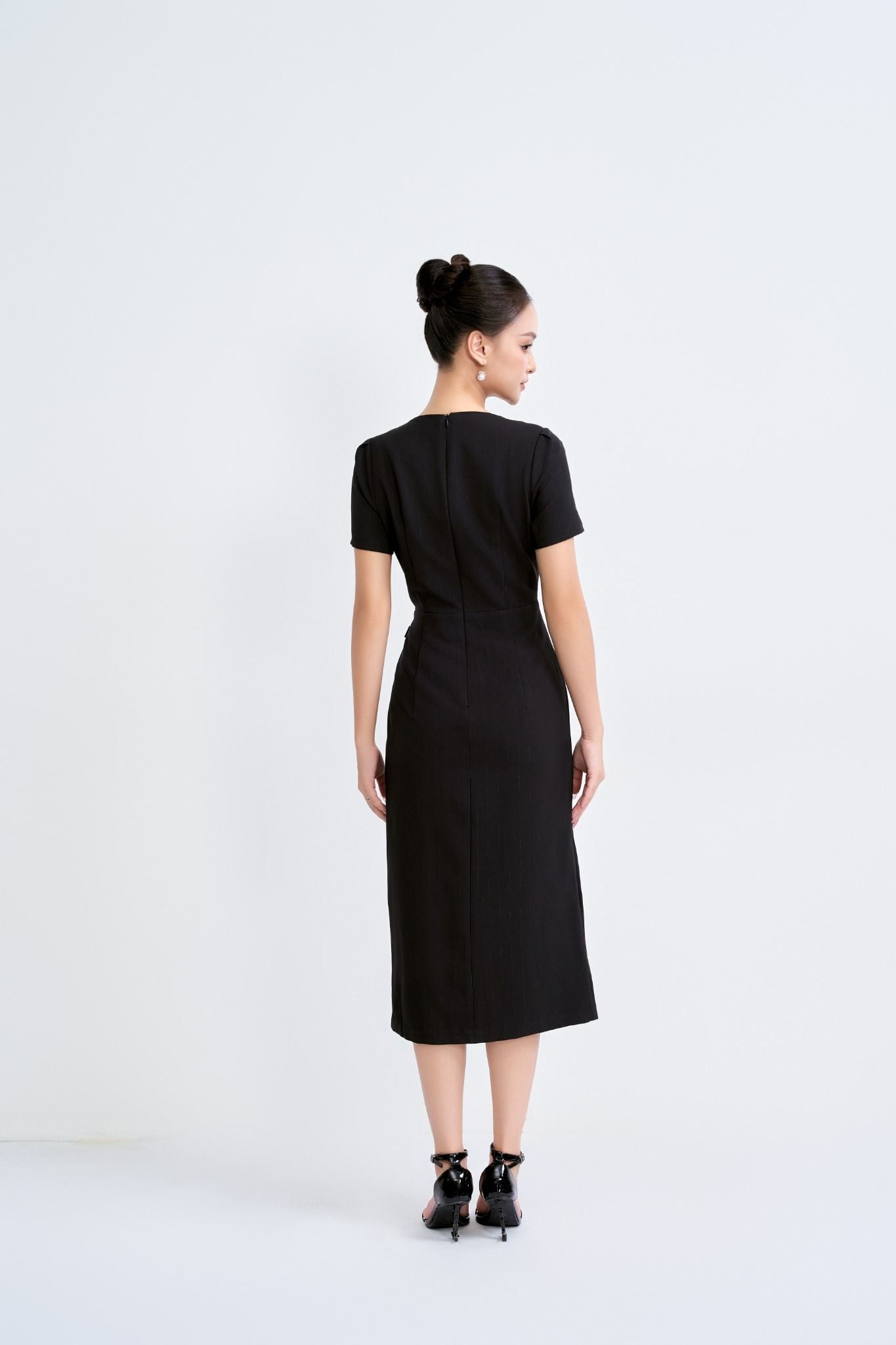 ĐẦM XOẮN EO D06402