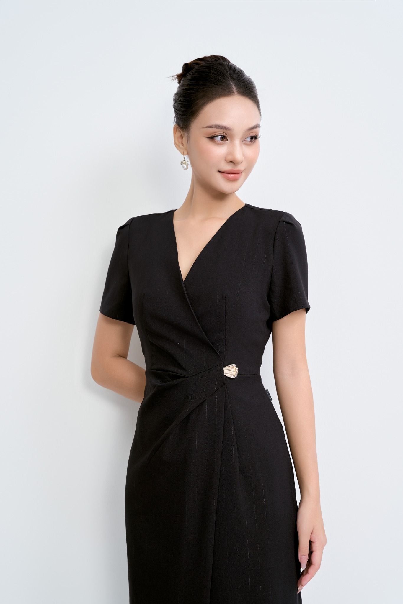 ĐẦM XOẮN EO D06402