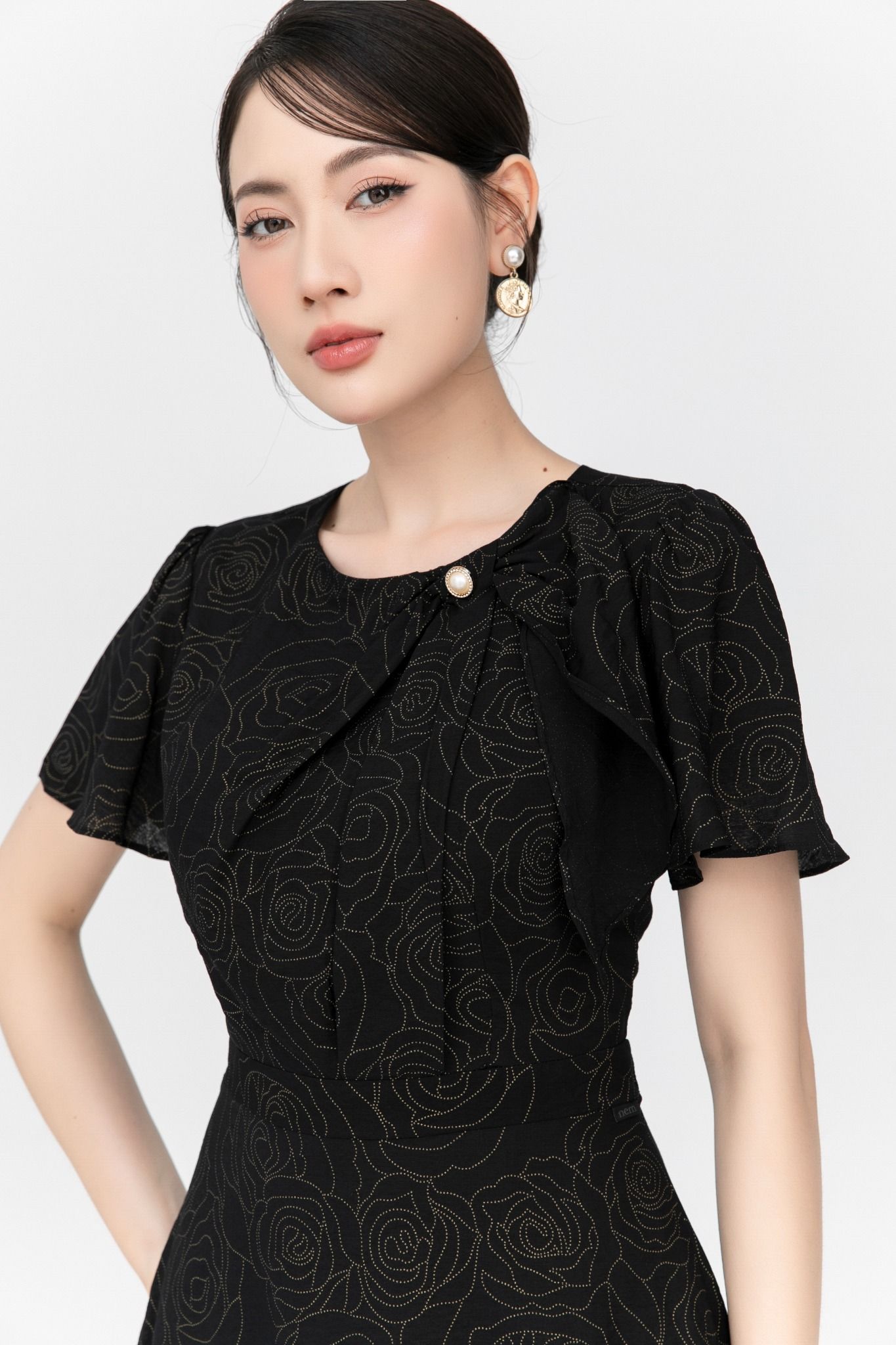 ĐẦM ĐEN HỌA TIẾT HOA D06642