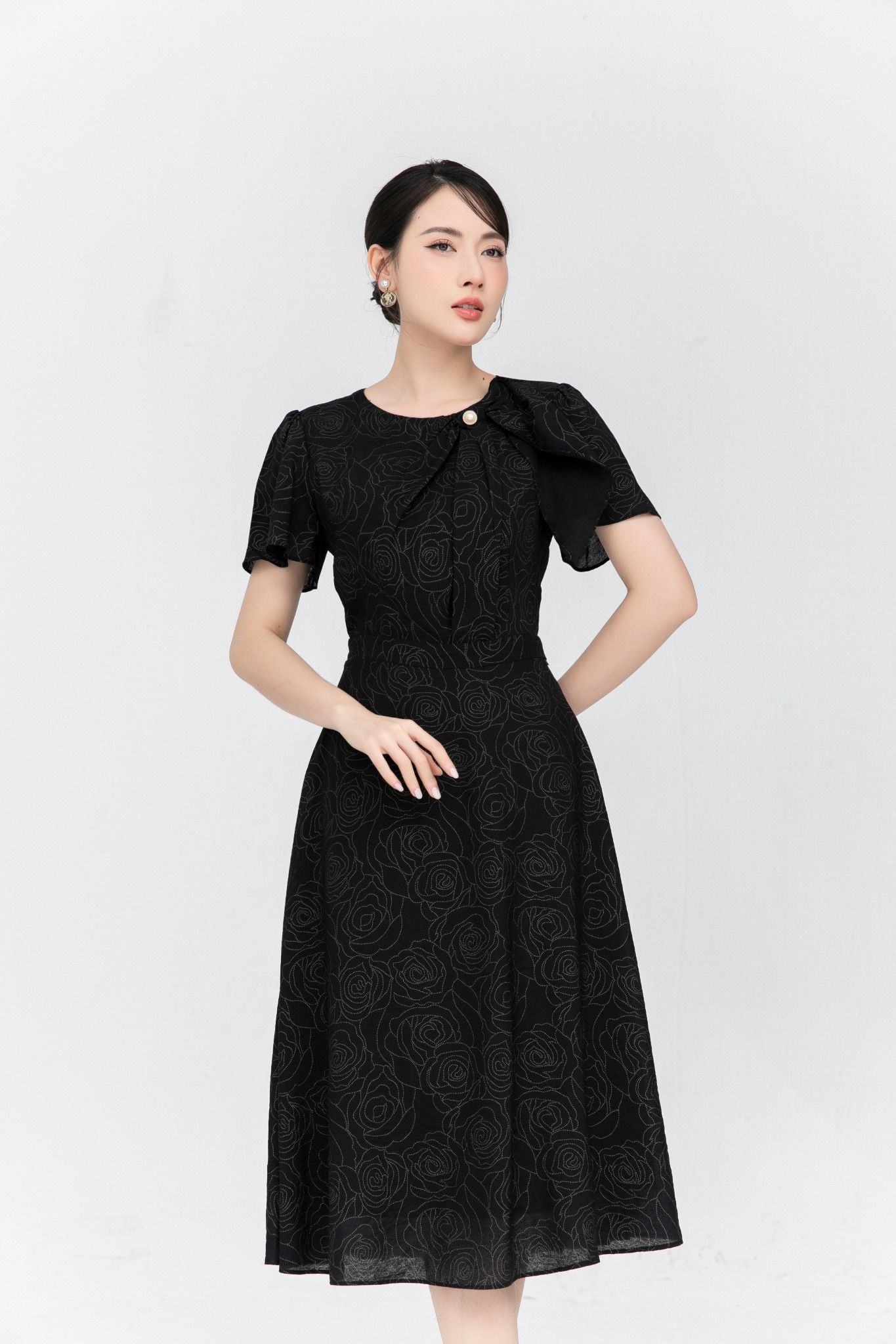 ĐẦM ĐEN HỌA TIẾT HOA D06642