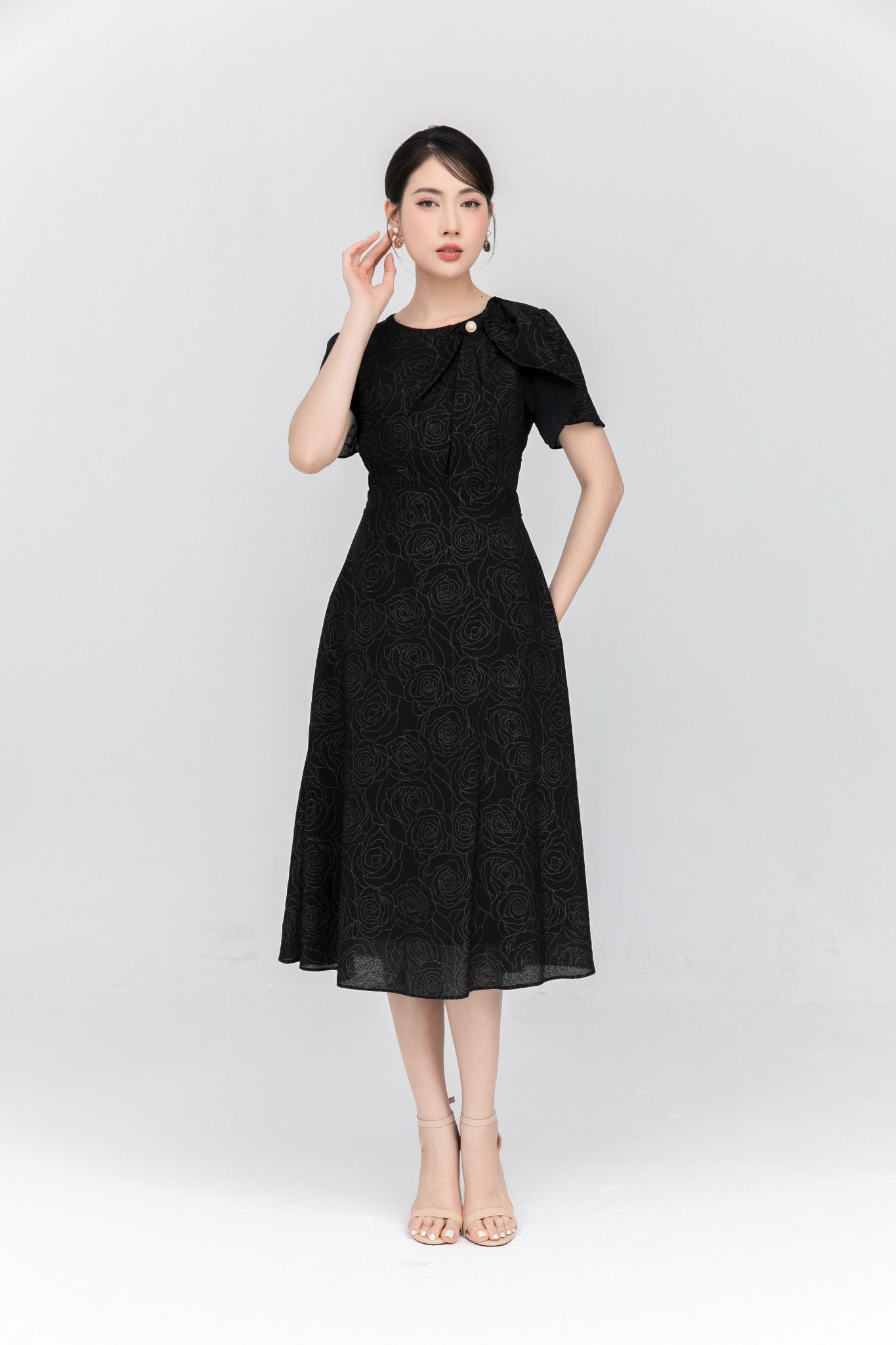 ĐẦM ĐEN HỌA TIẾT HOA D06642