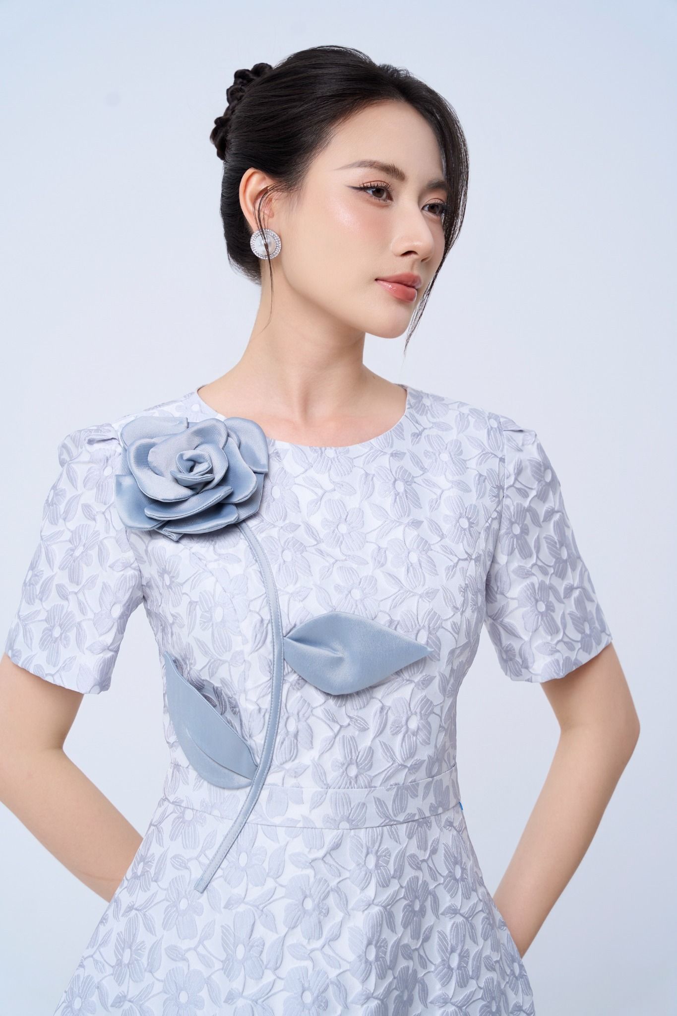 ĐẦM GẤM PHỐI HOA NỔI D07442