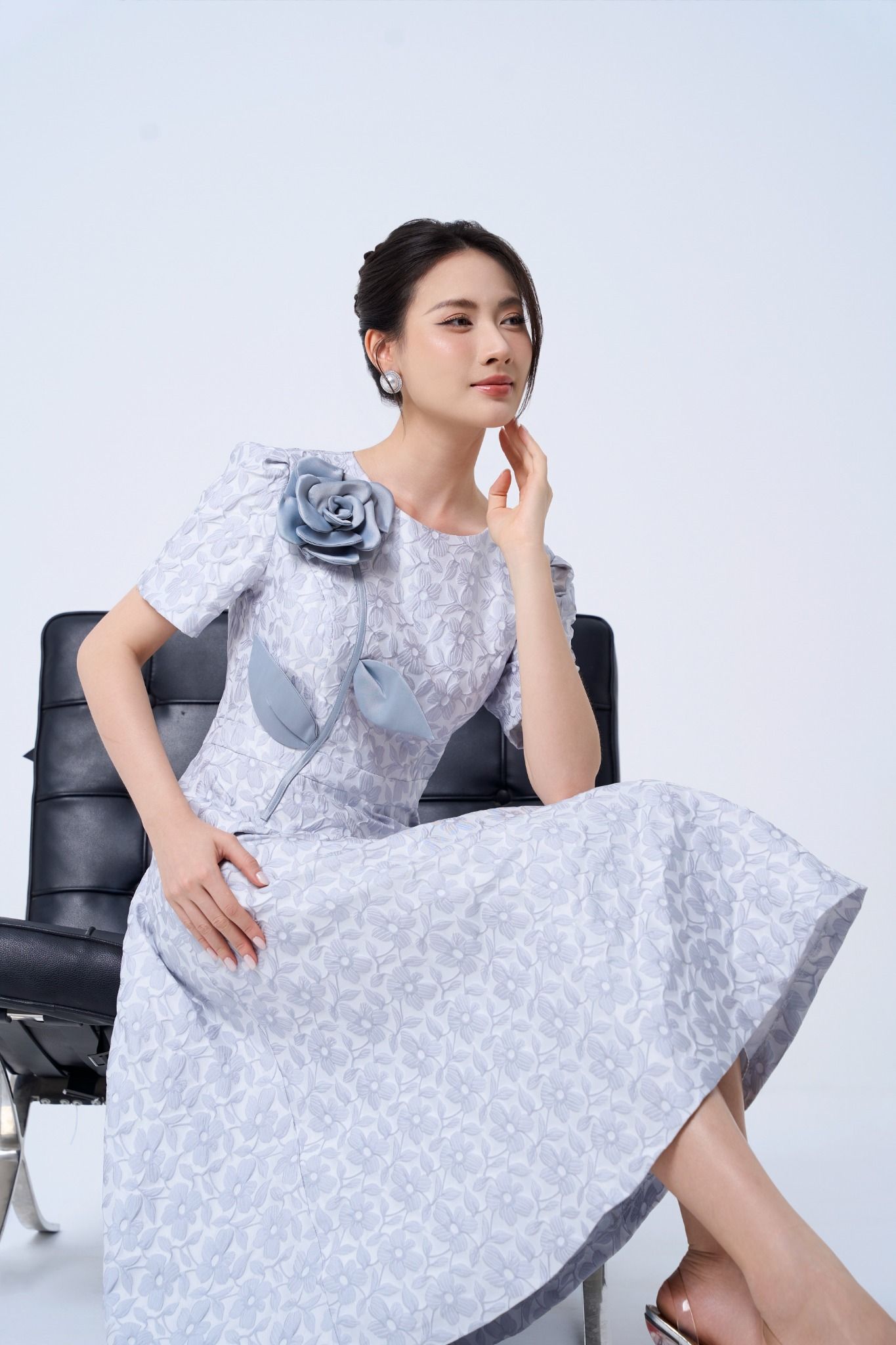 ĐẦM GẤM PHỐI HOA NỔI D07442