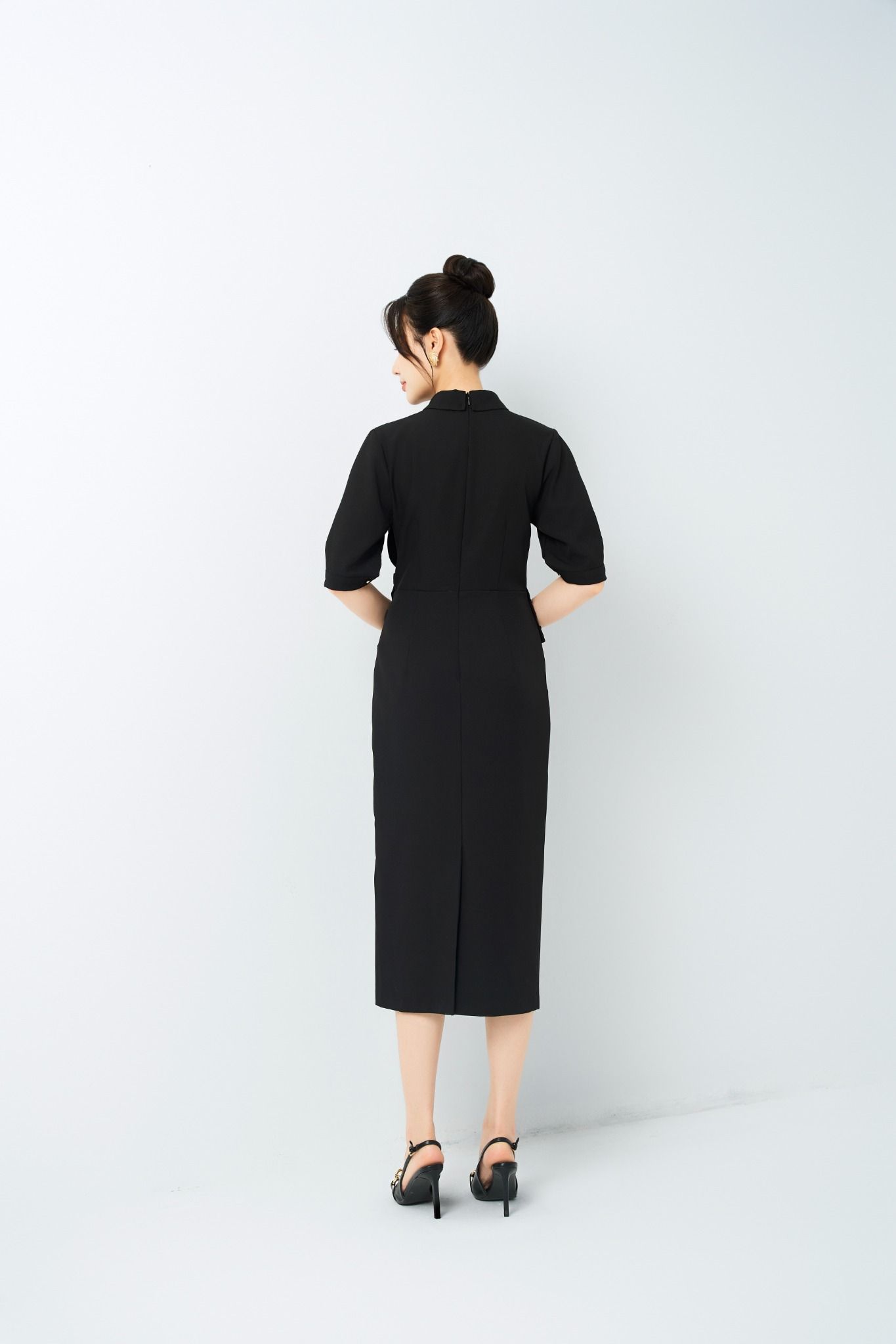 ĐẦM CỔ BẺ XOẮN EO D07532