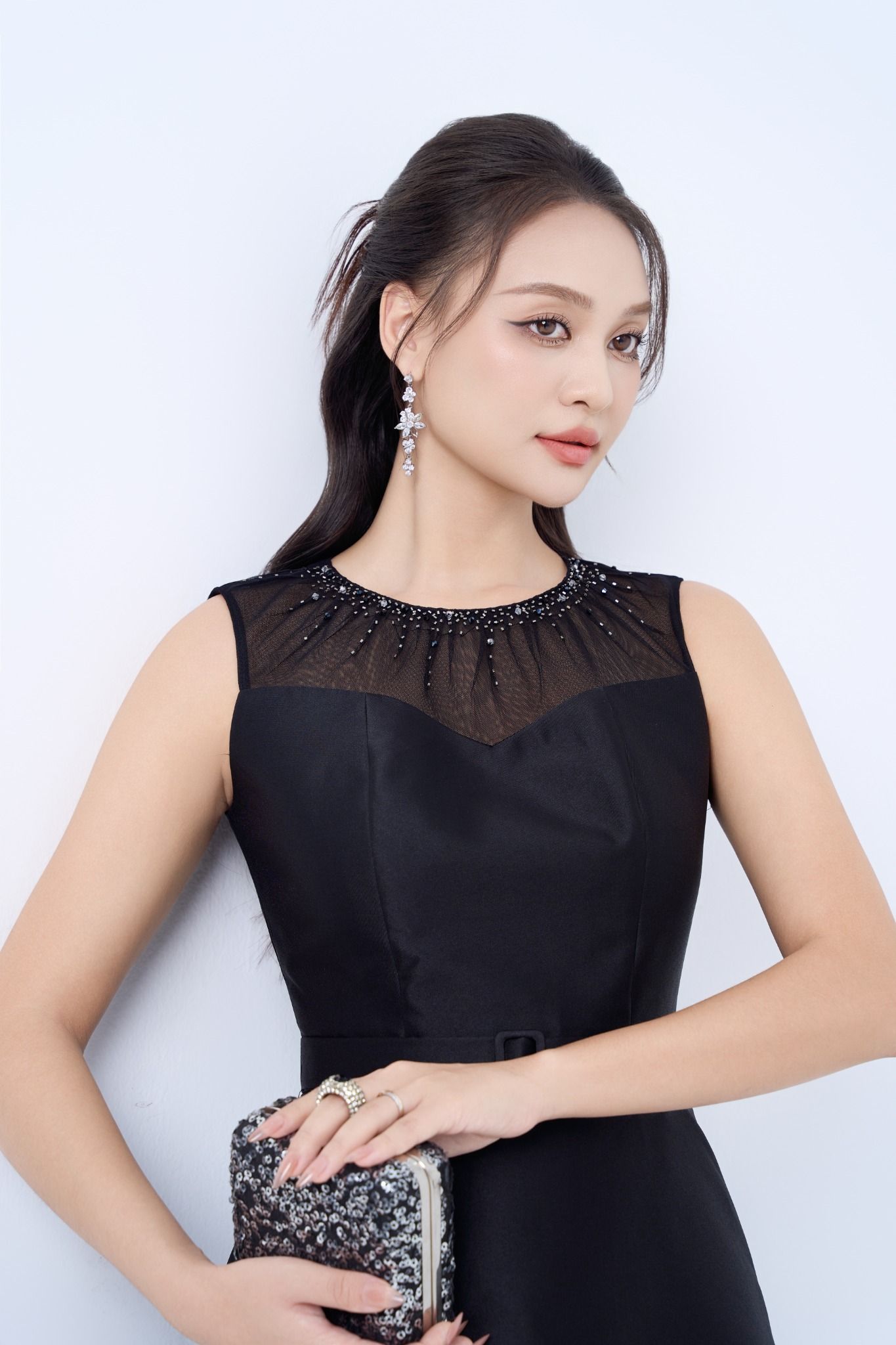 ĐẦM TIỆC CỔ ĐÍNH CƯỜM D08082