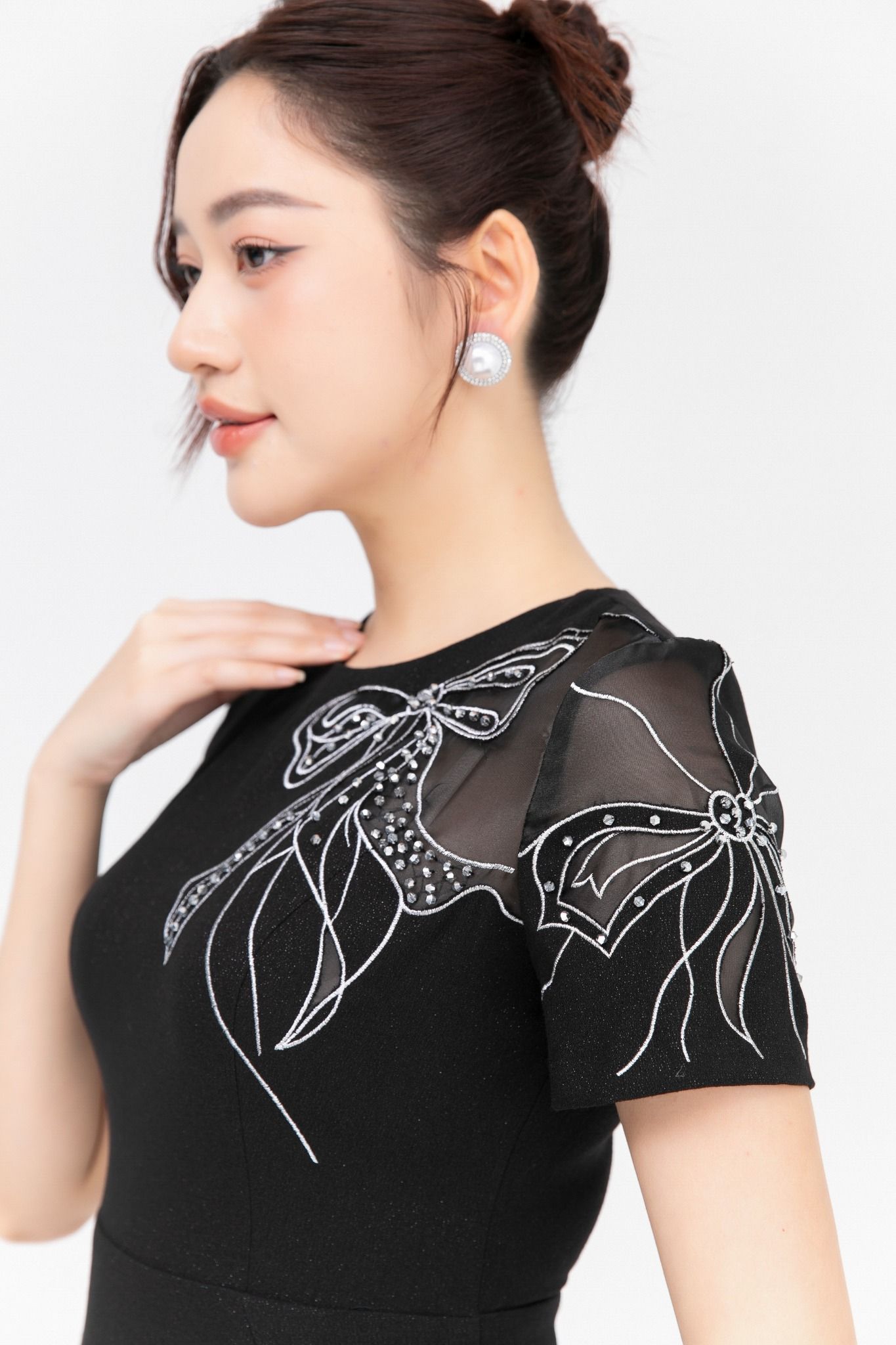 ĐẦM ÔM ĐEN ĐÍNH CƯỜM D08492