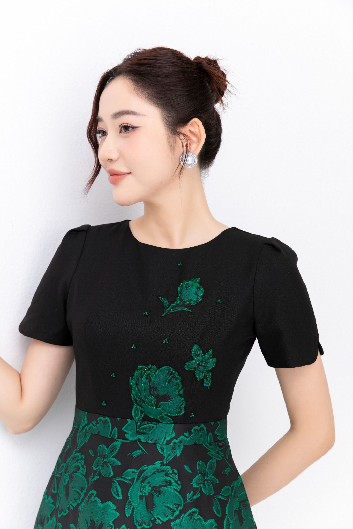 ĐẦM TIỆC GẤM HOA D09142