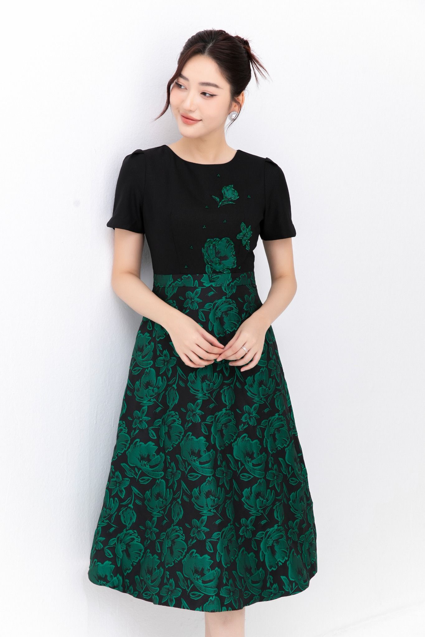 ĐẦM TIỆC GẤM HOA D09142