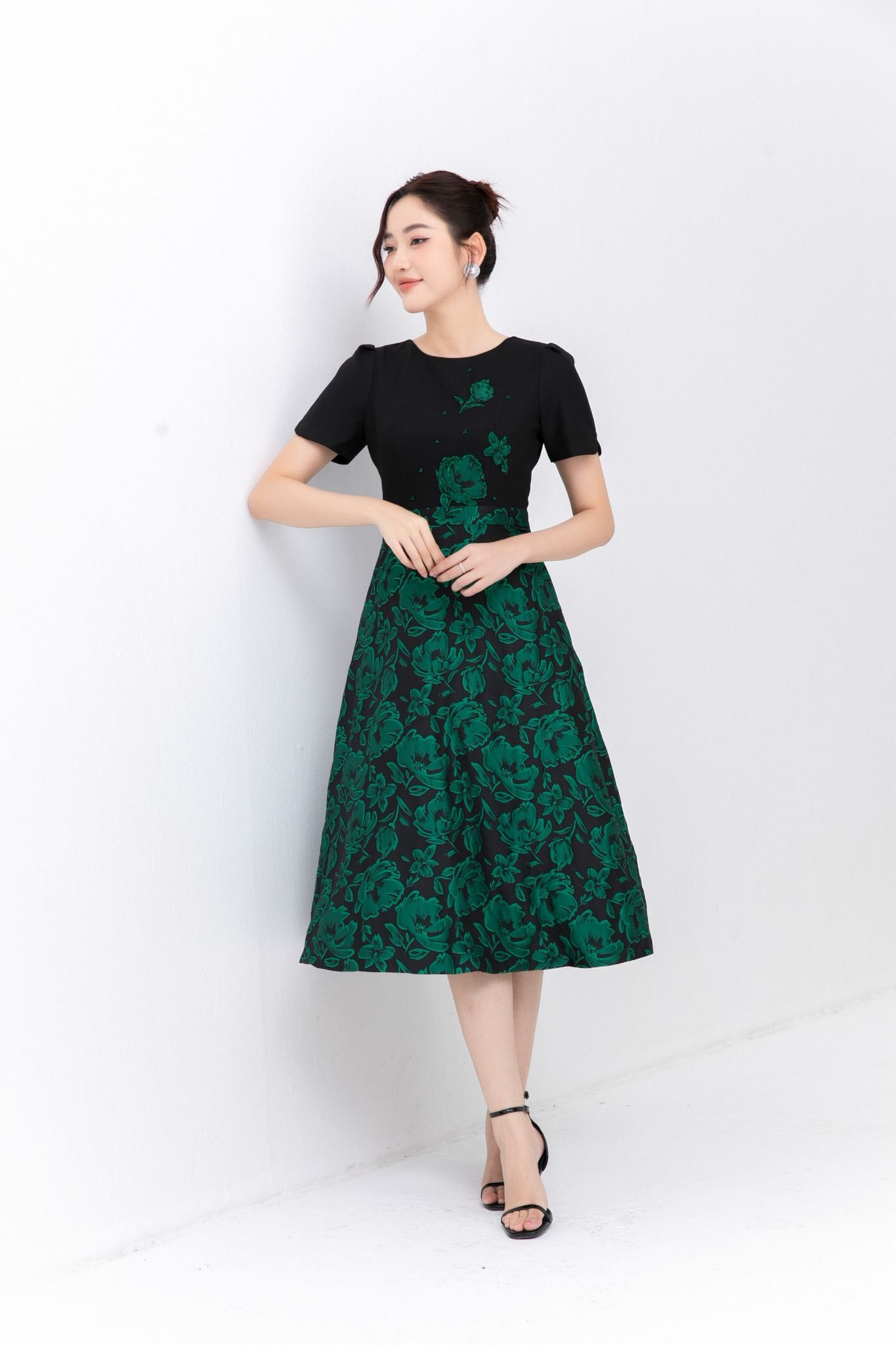 ĐẦM TIỆC GẤM HOA D09142