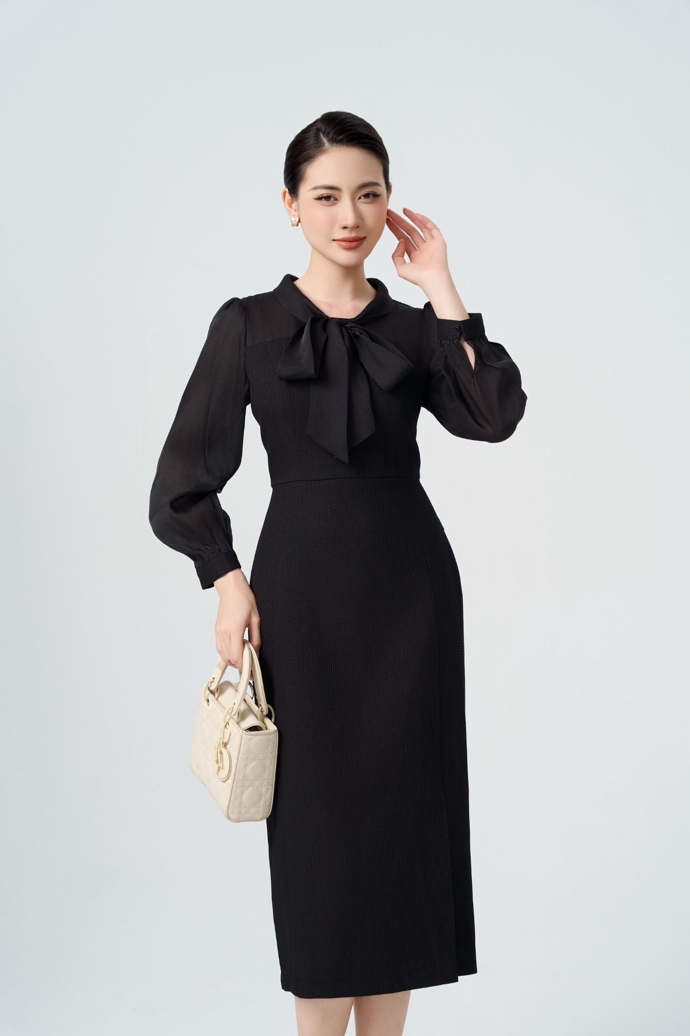 ĐẦM ĐEN CỔ NƠ D10382