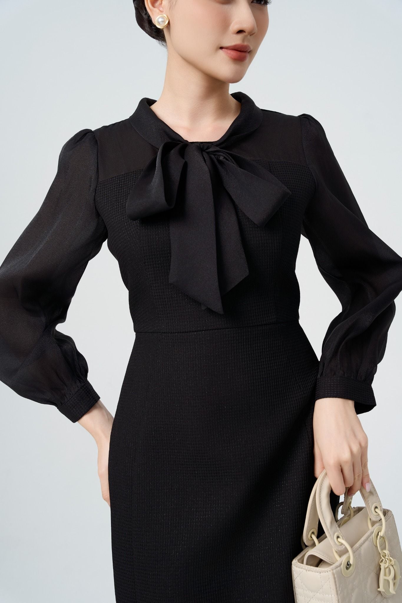 ĐẦM ĐEN CỔ NƠ D10382